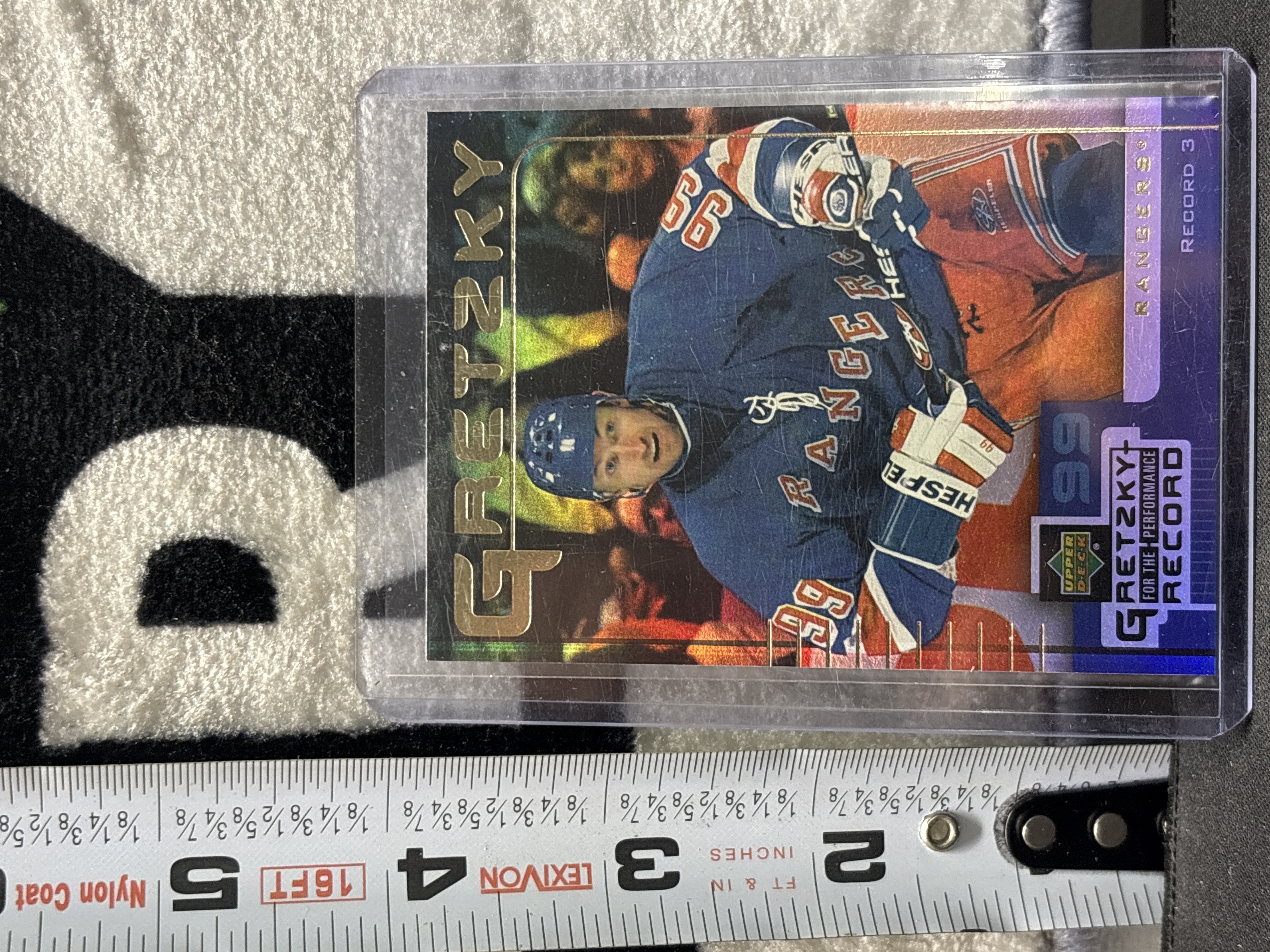 LOT 2026-737 — Carte de hockey de collection Wayne Gretzky, Upper Deck, de la série « Gretzky… — photo 1