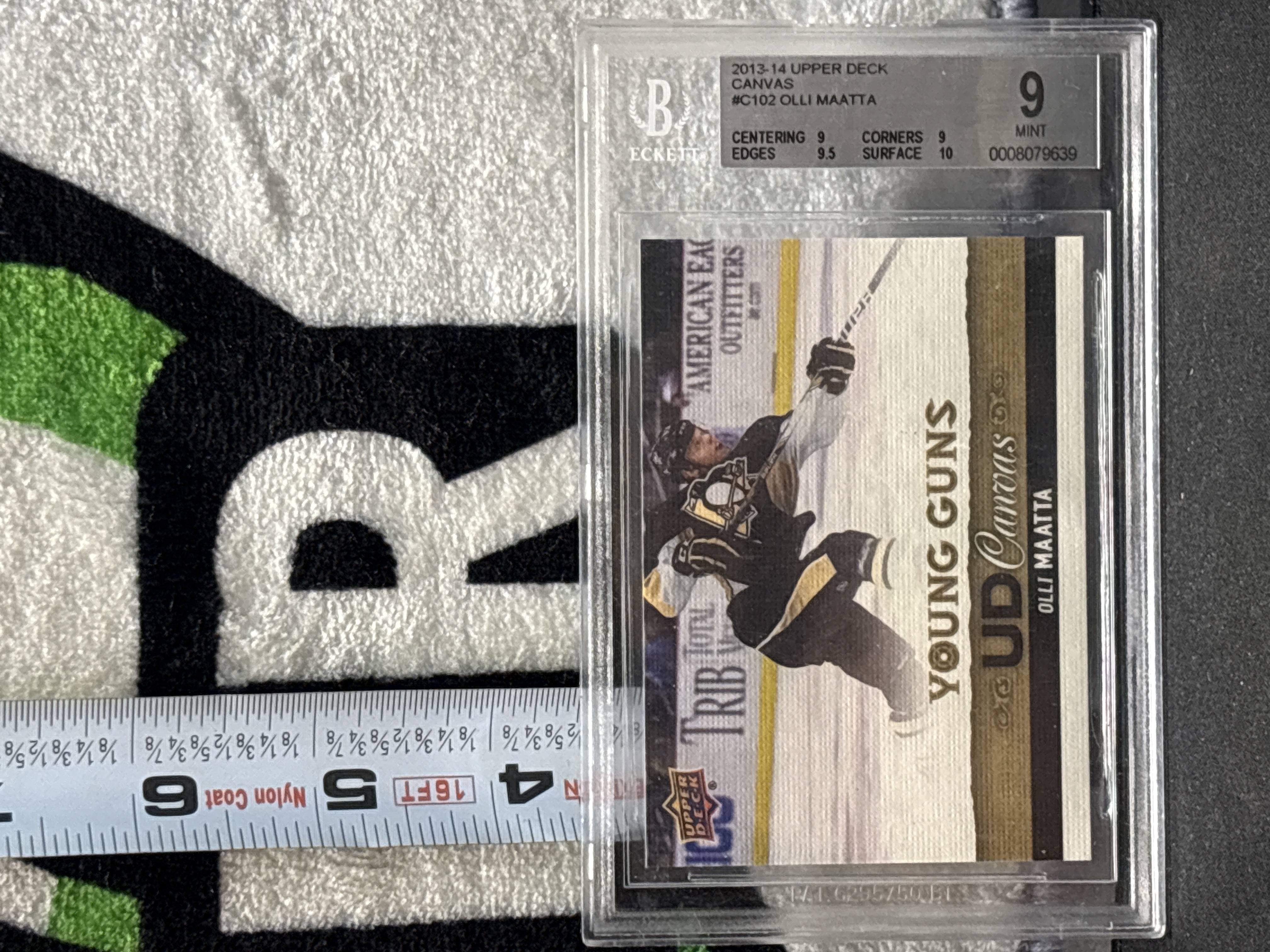 LOT 2026-744 — Carte de hockey 2013-14 Upper Deck Series One, modèle Young Guns UD Canvas… — photo 1