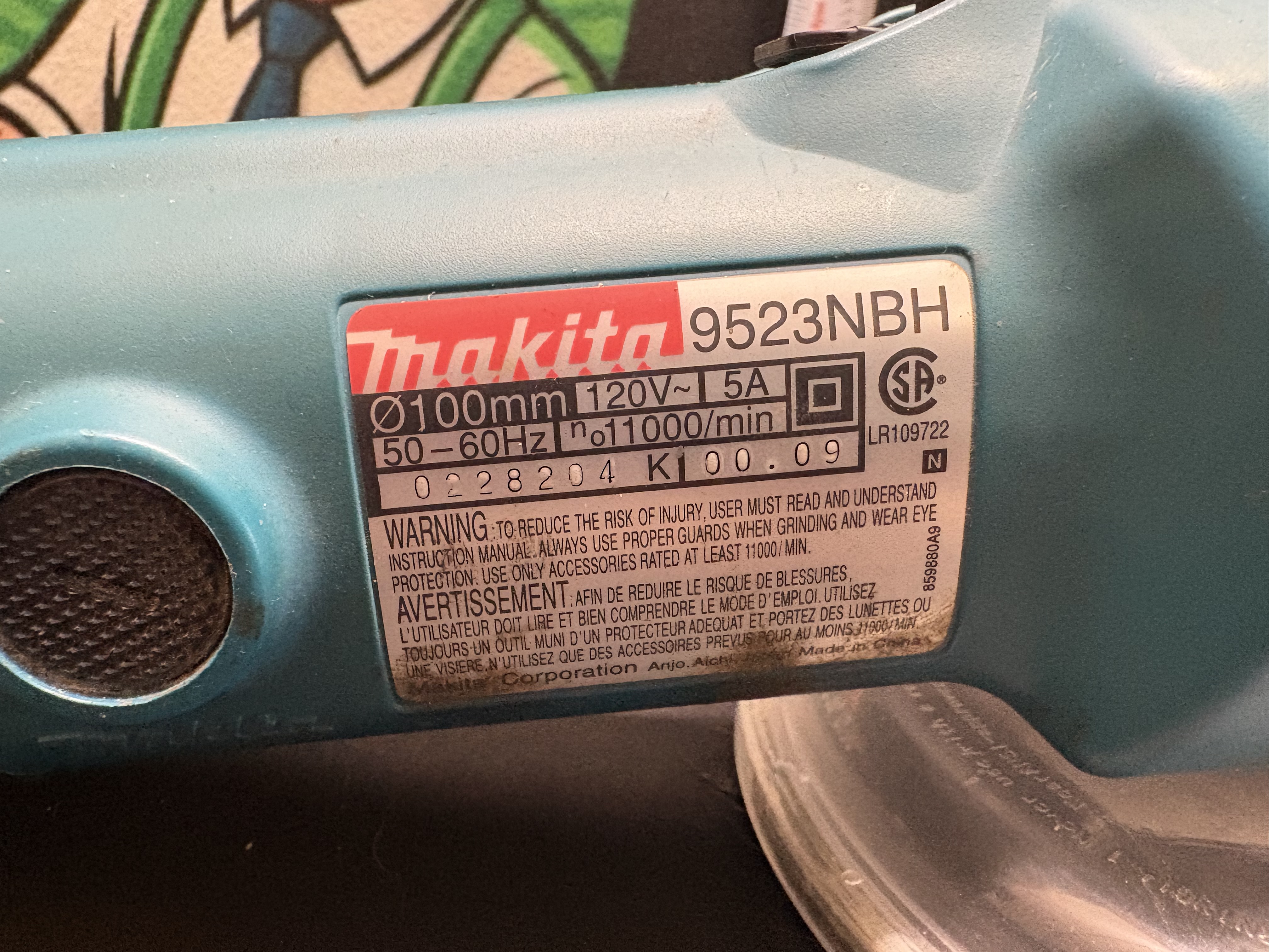 LOT 2026-077 — Meuleuse d’angle Makita 9523NBH – 100 mm / 4 po – Avec accessoire de… — photo 4