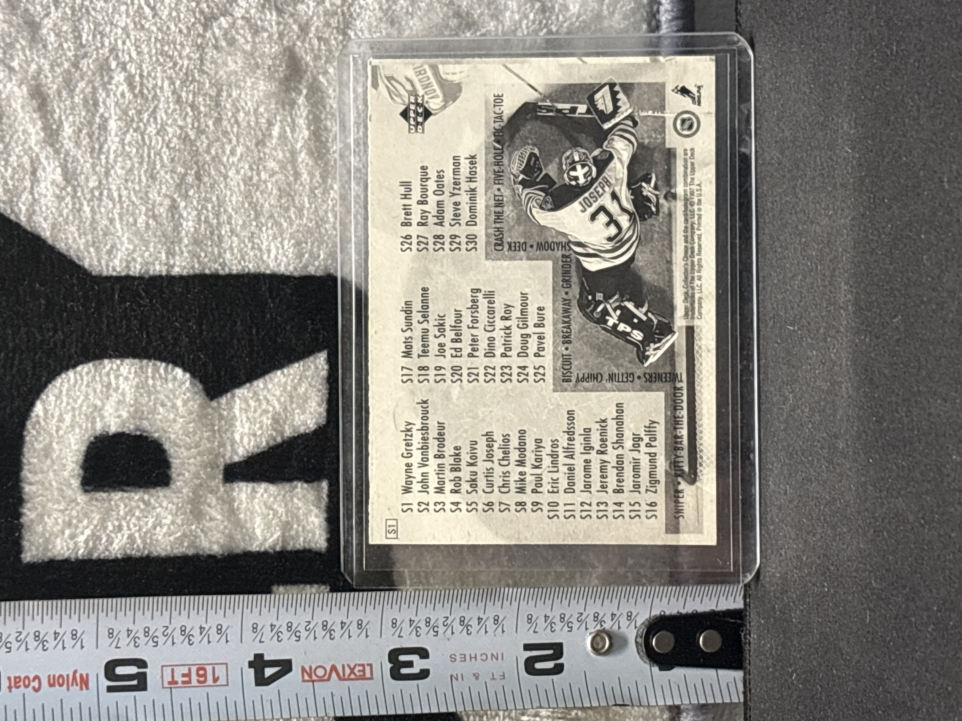 LOT 2026-802 — Carte de hockey Upper Deck Collector’s Choice « Stick-Ums », mettant en… — photo 2