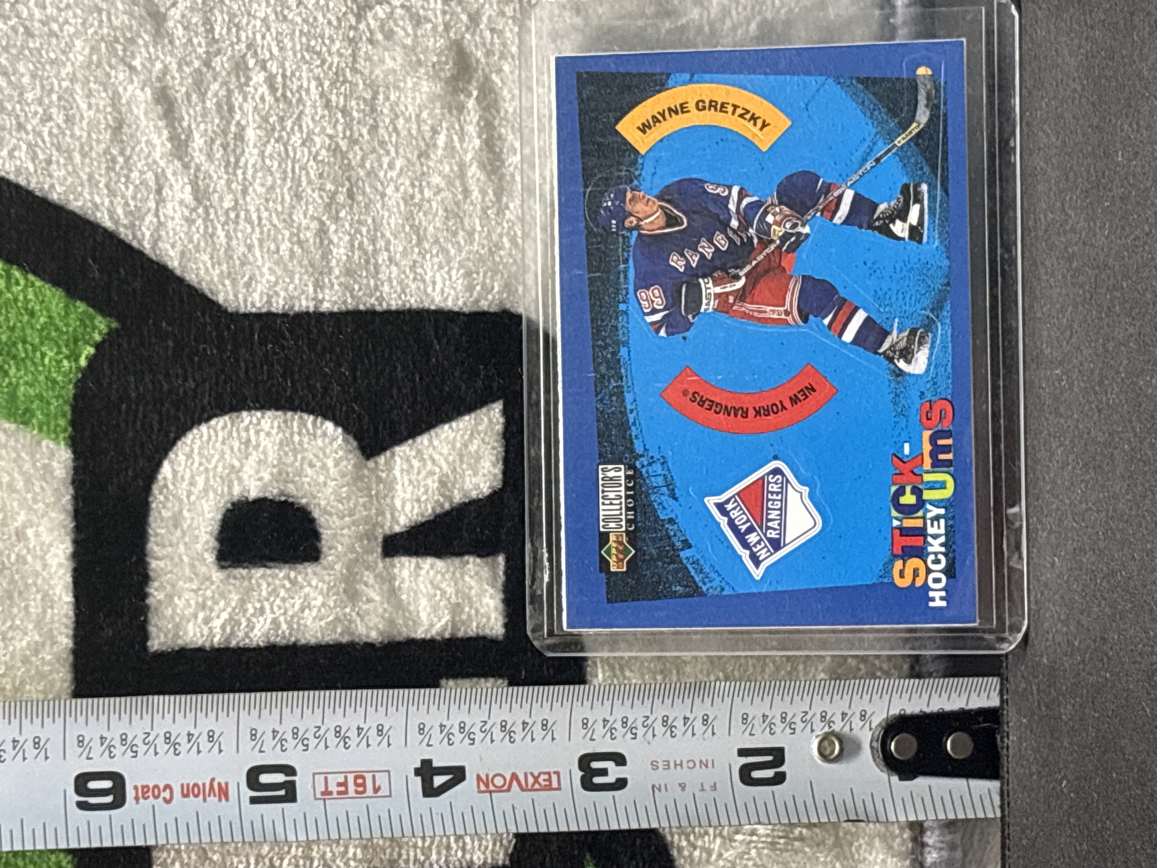 LOT 2026-802 — Carte de hockey Upper Deck Collector’s Choice « Stick-Ums », mettant en… — photo 1