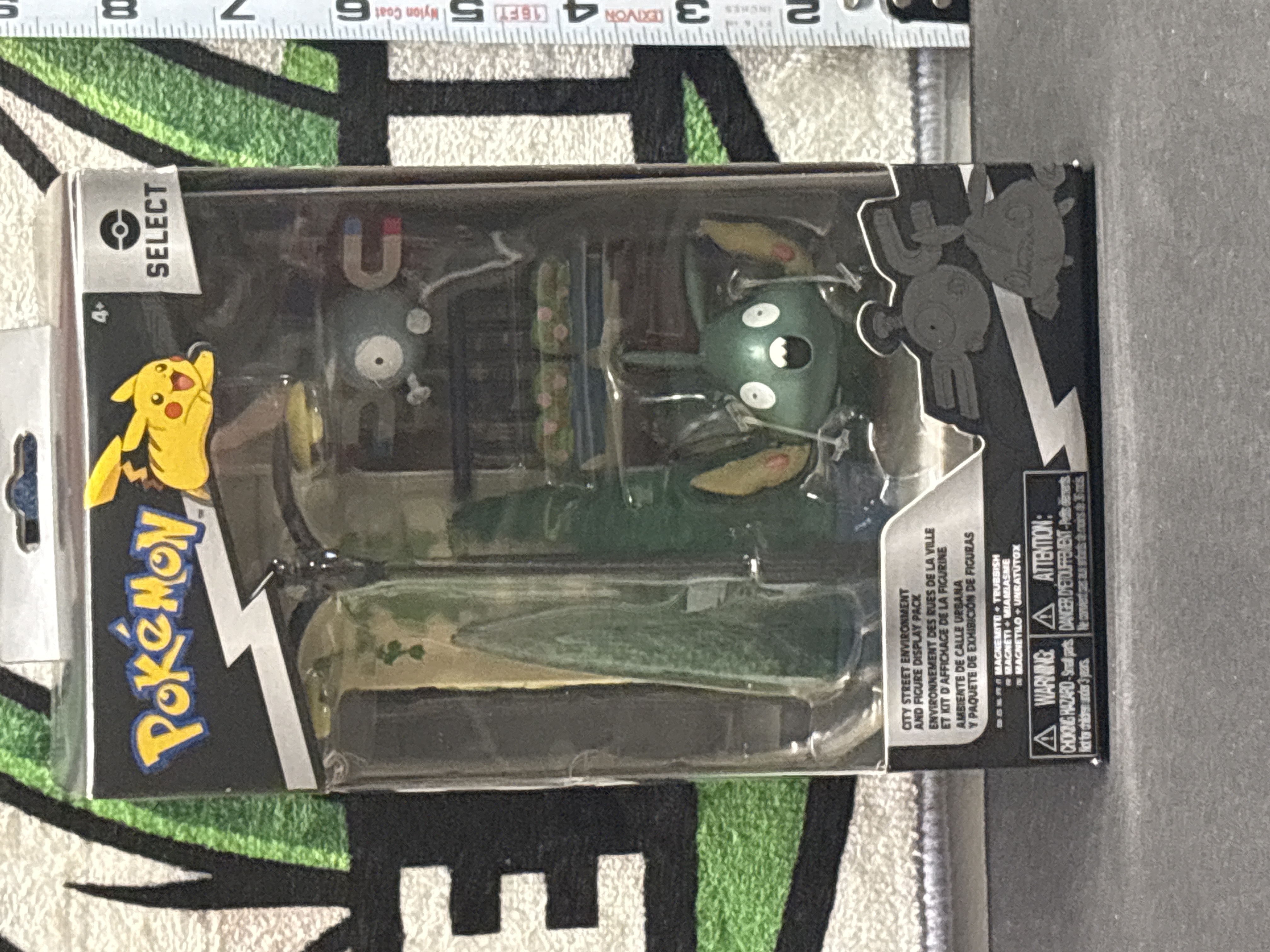LOT 2026-805 — Ensemble Pokémon Select, série 5, de Jazwares : « City Street Environment and… — photo 1