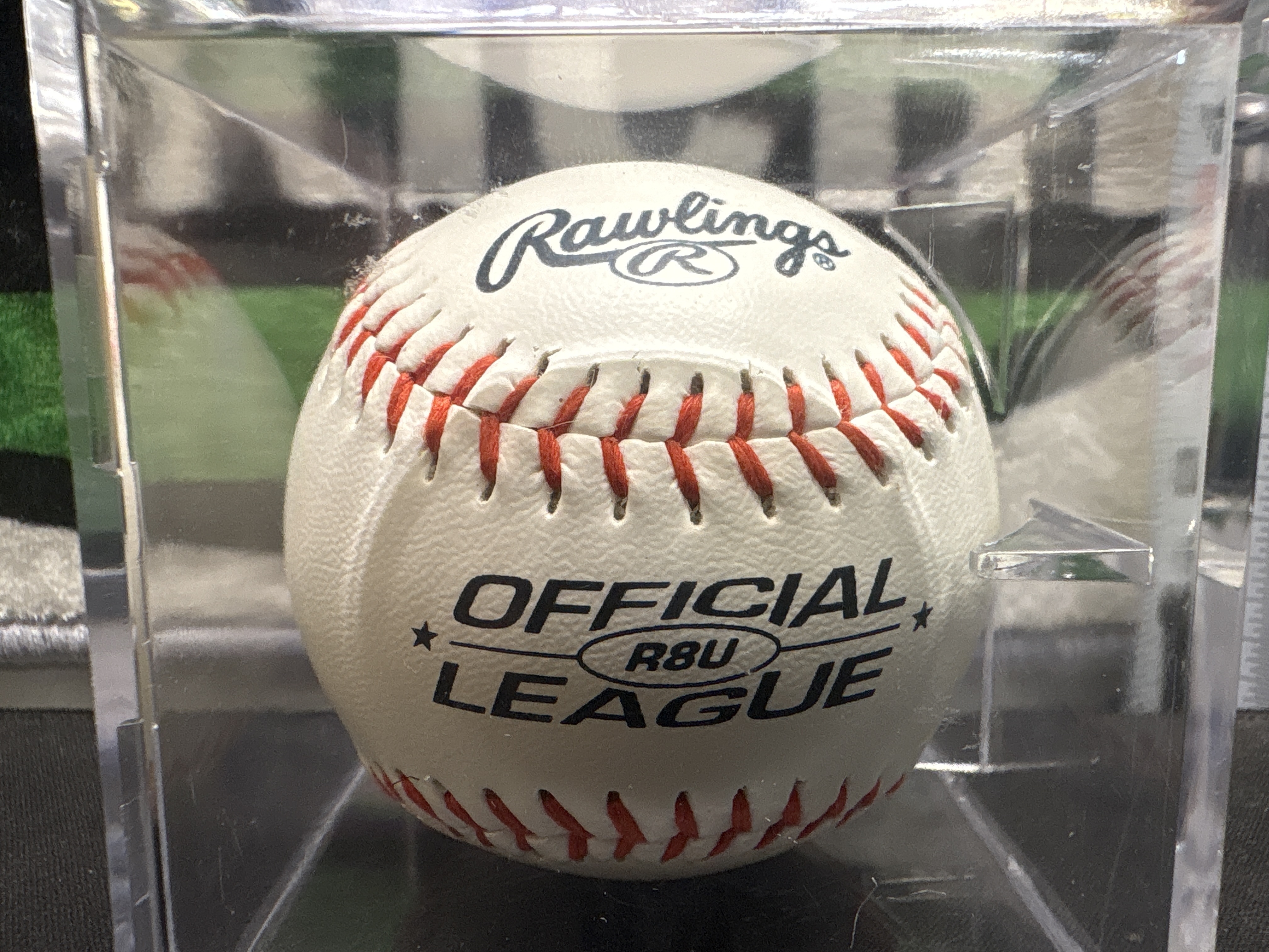 LOT 2026-809 — Balle de baseball Rawlings officielle RBU League, signée par Brian Smith à… — photo 2