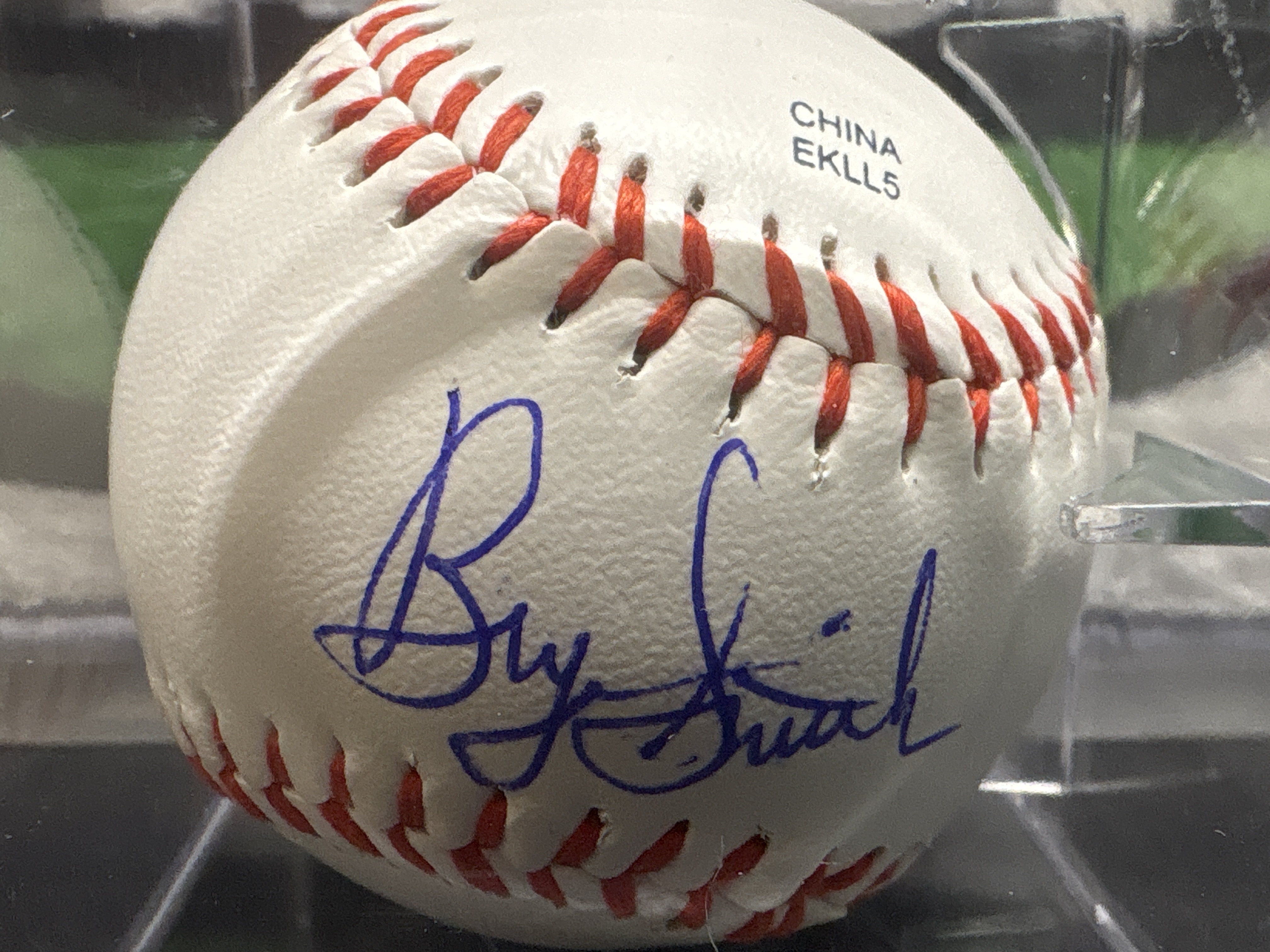 LOT 2026-809 — Balle de baseball Rawlings officielle RBU League, signée par Brian Smith à… — photo 1