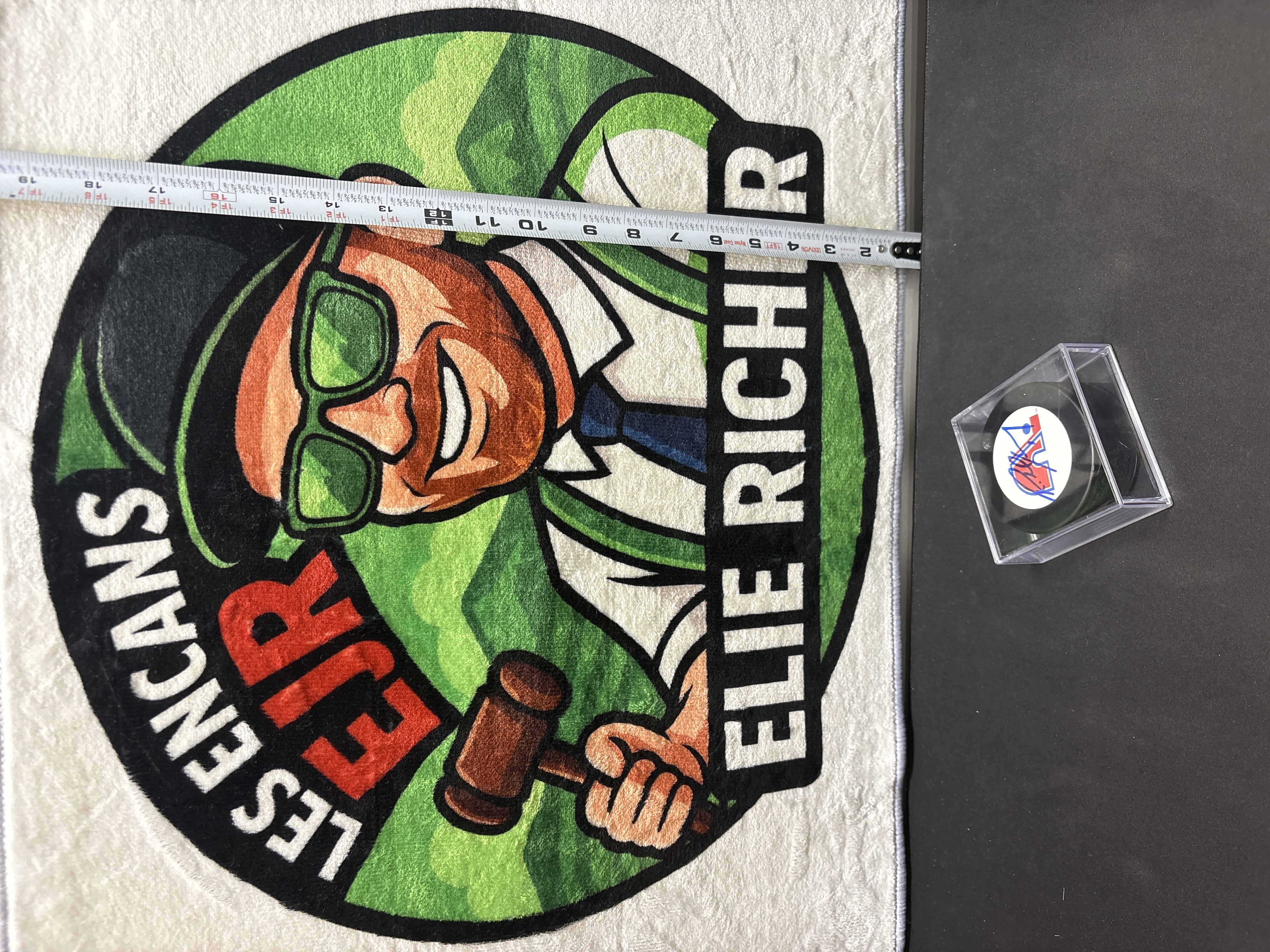 LOT 2026-811 — Un rond de hockey noir Ultra PRO, édition « Vintage Hockey », arborant le logo… — photo 3