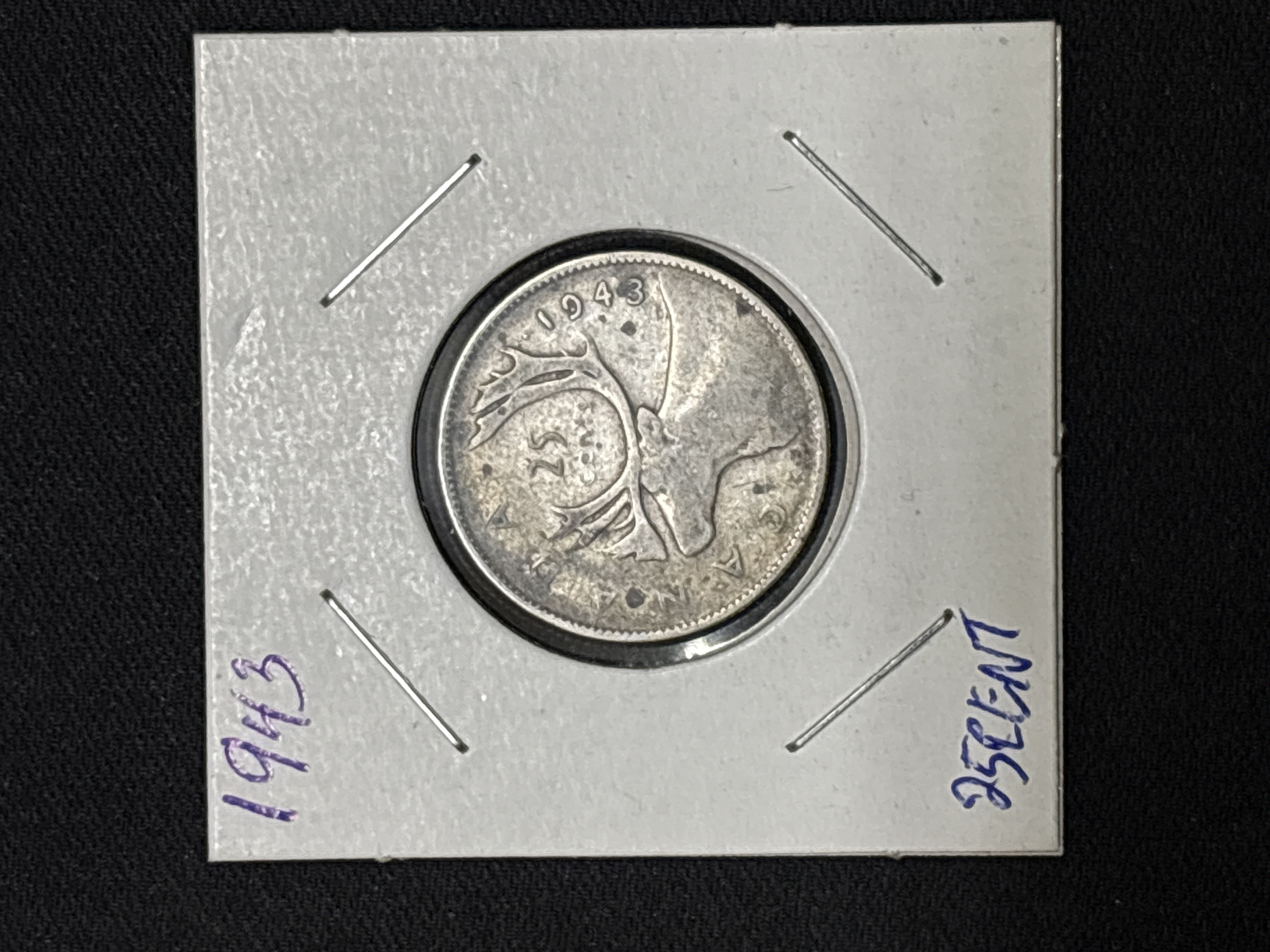LOT 2026-813 — Pièce de monnaie canadienne de 25 cents en argent, datée de 1943, à l’effigie… — photo 1