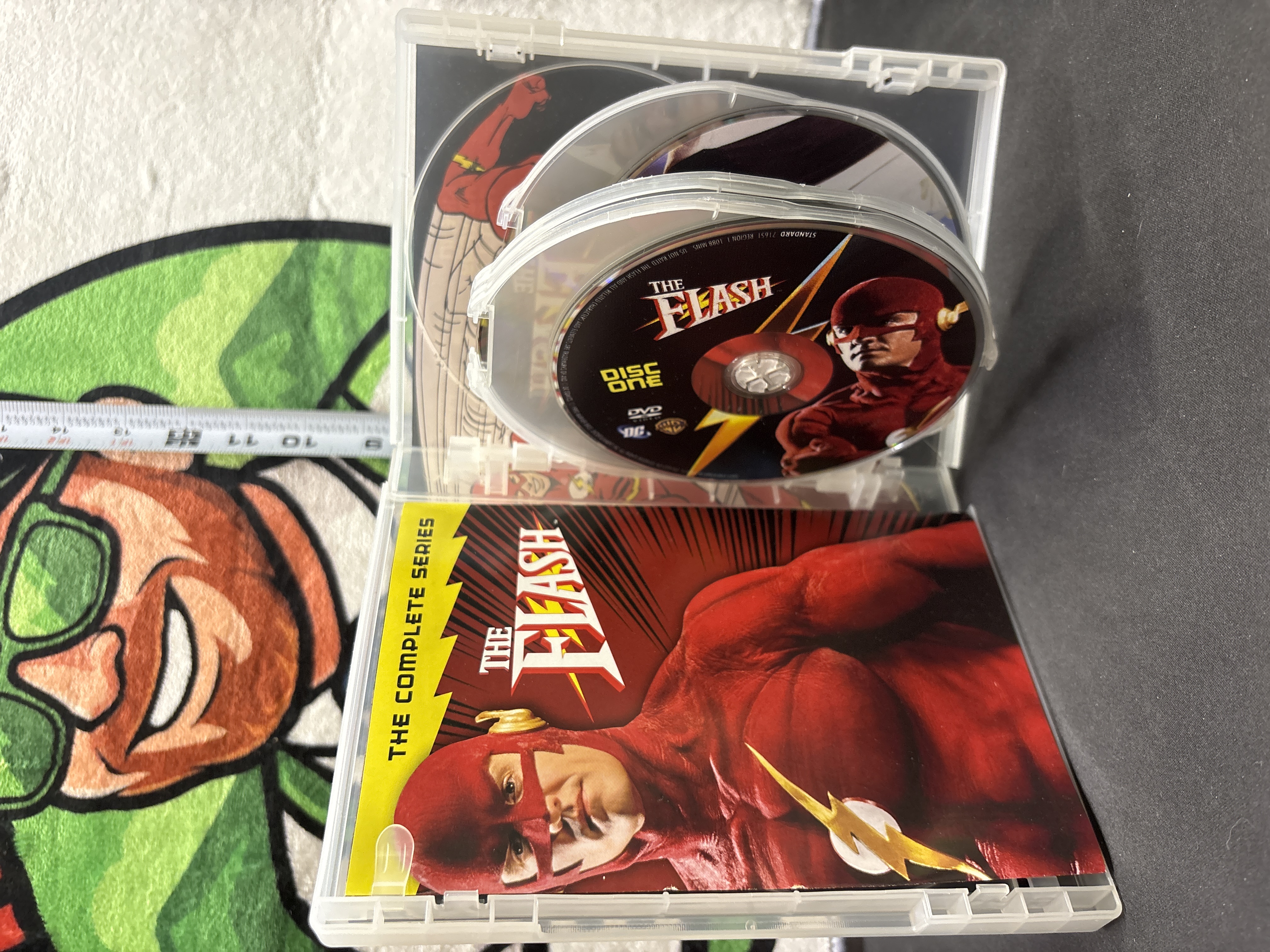 LOT 2026-820 — Ensemble complet de 6 DVD de la série télévisée **The Flash**, produite par… — photo 2