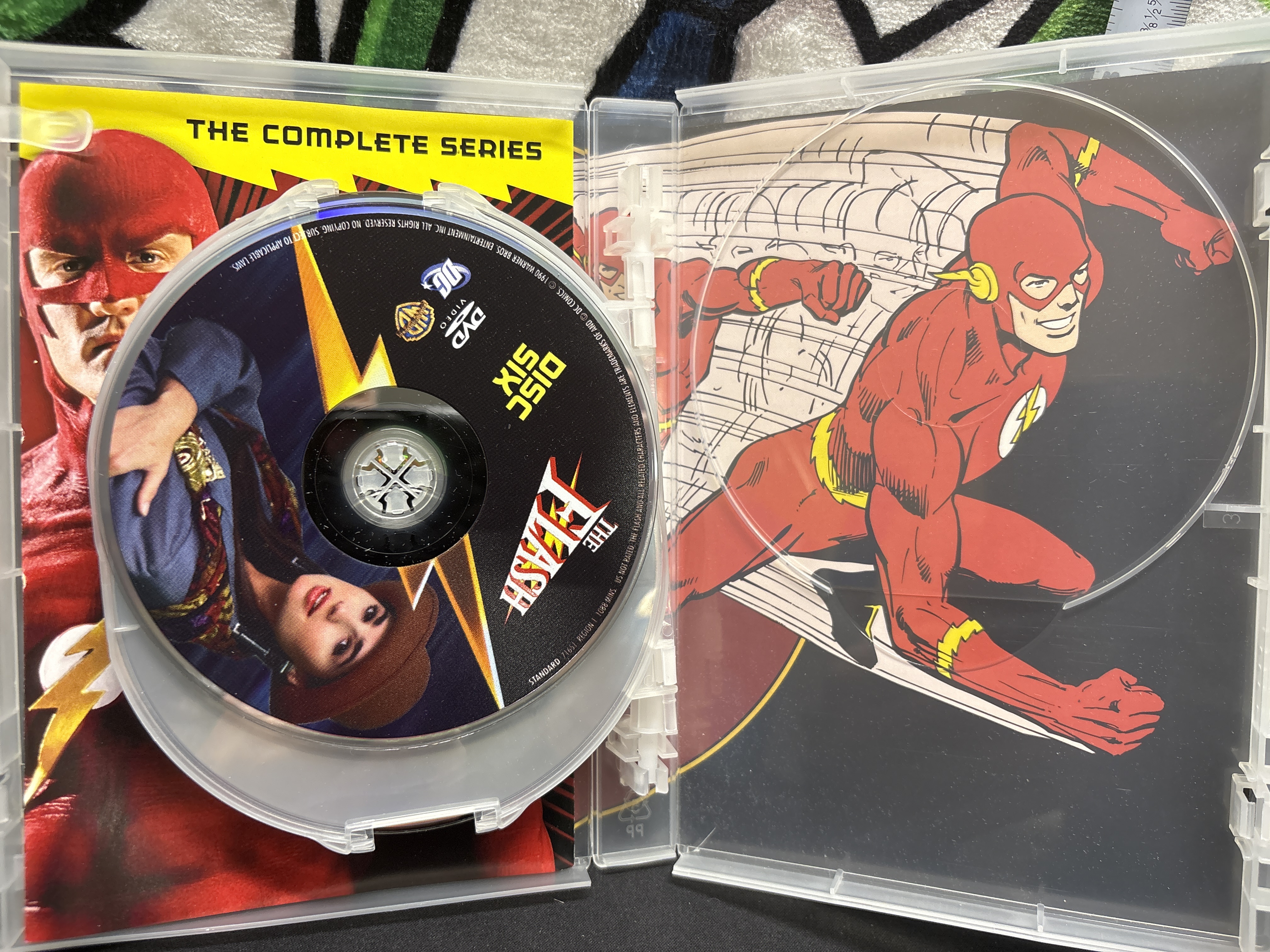 LOT 2026-820 — Ensemble complet de 6 DVD de la série télévisée **The Flash**, produite par… — photo 5