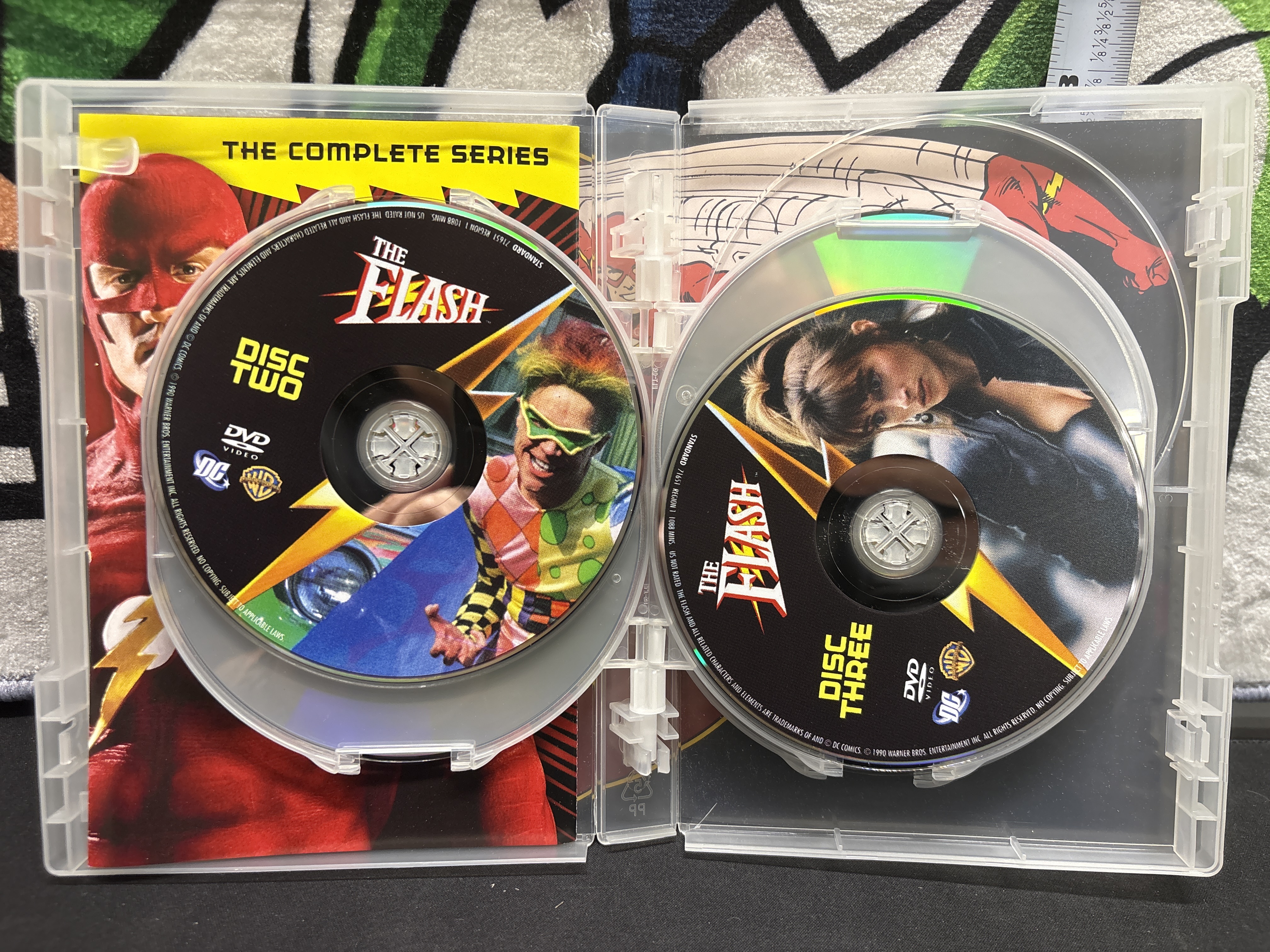 LOT 2026-820 — Ensemble complet de 6 DVD de la série télévisée **The Flash**, produite par… — photo 3