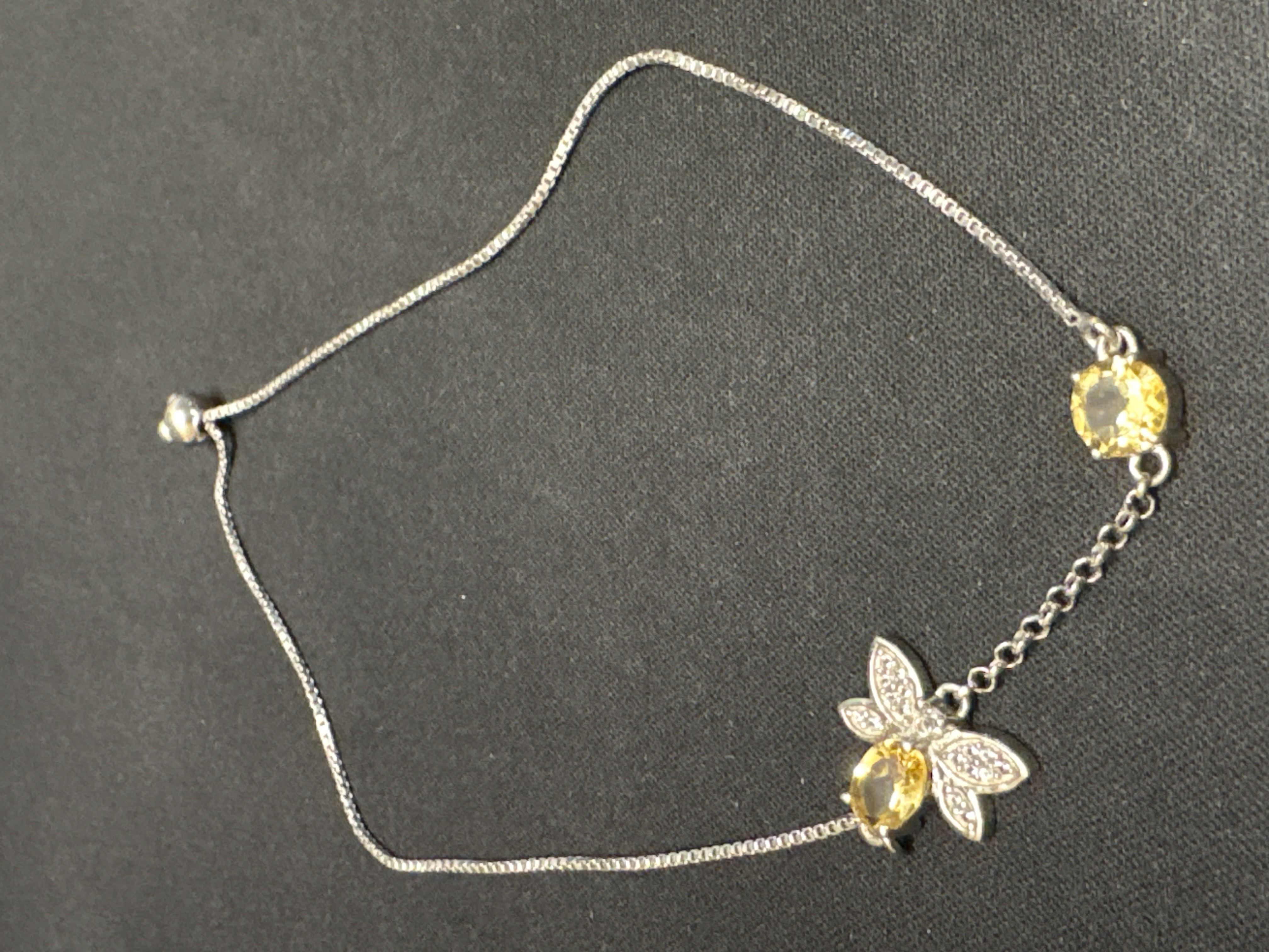 LOT 2026-827 — Joli bracelet en argent sterling plaqué rhodium, estampillé 925, avec fermoir… — photo 1