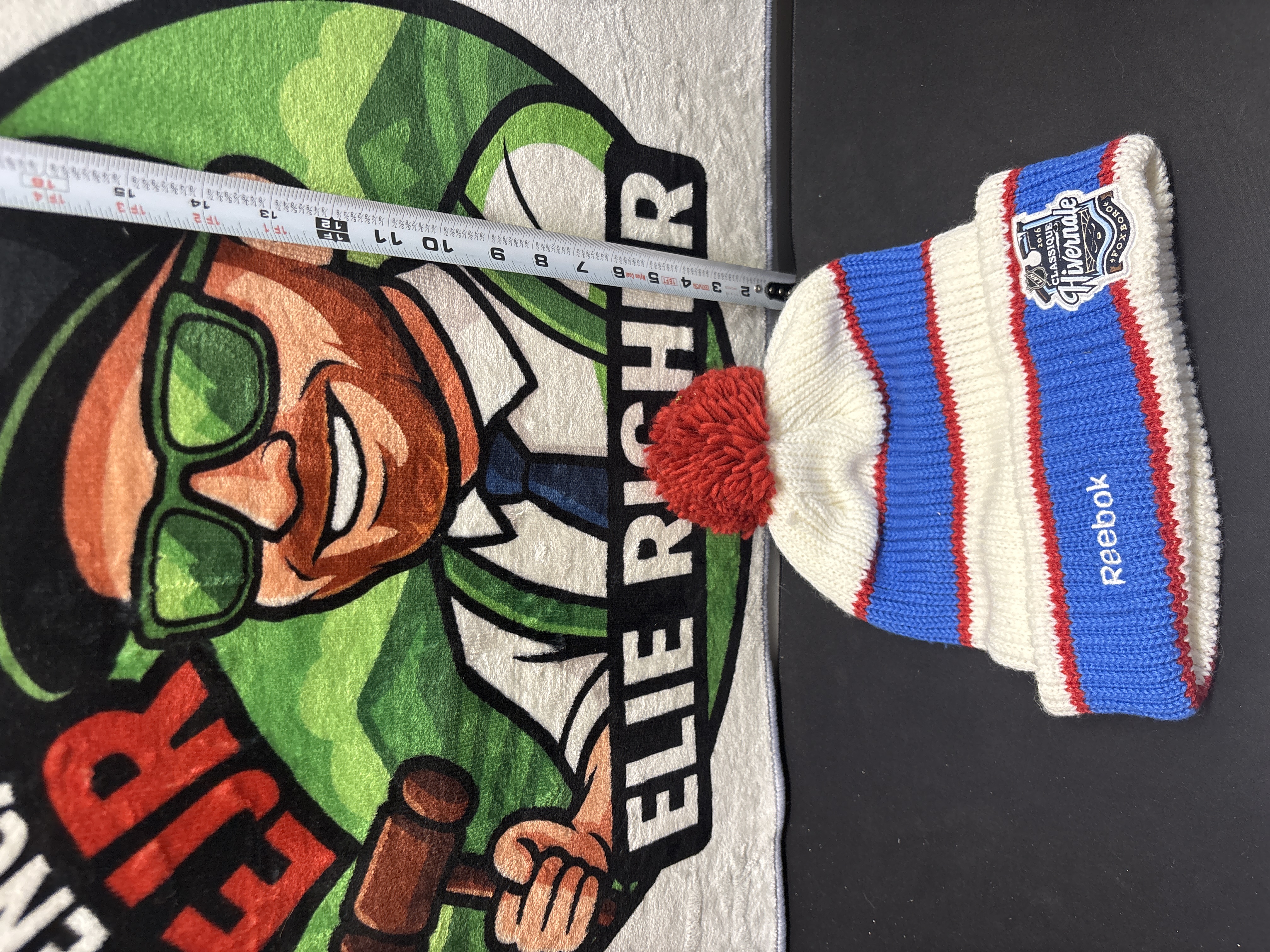 LOT 2026-832 — Tuque tricotée Reebok aux couleurs des Canadiens de Montréal, en bleu, blanc… — photo 1