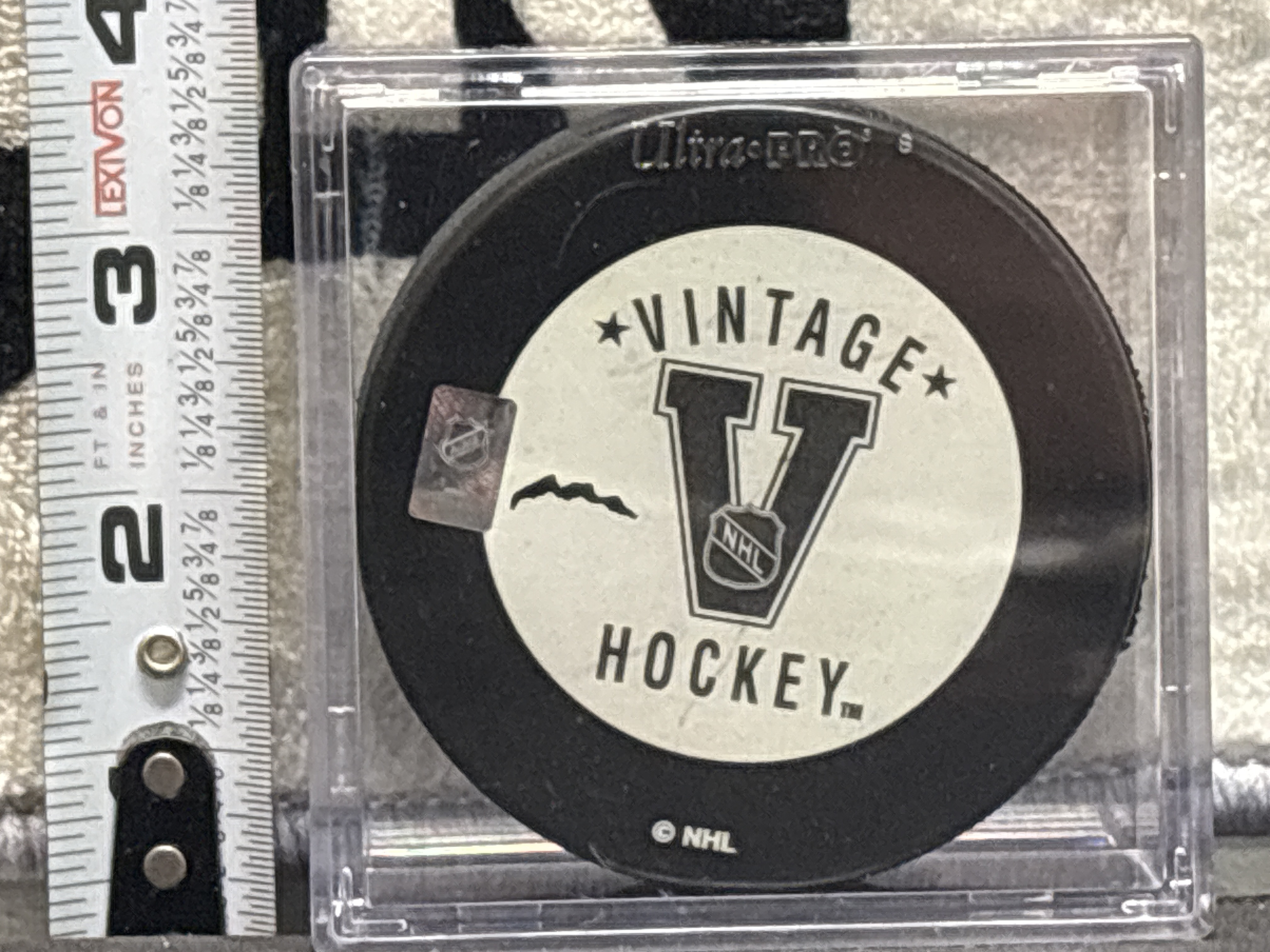 LOT 2026-837 — Rondelle de hockey vintage des Nordiques de Québec, autographiée par Gilbert… — photo 2