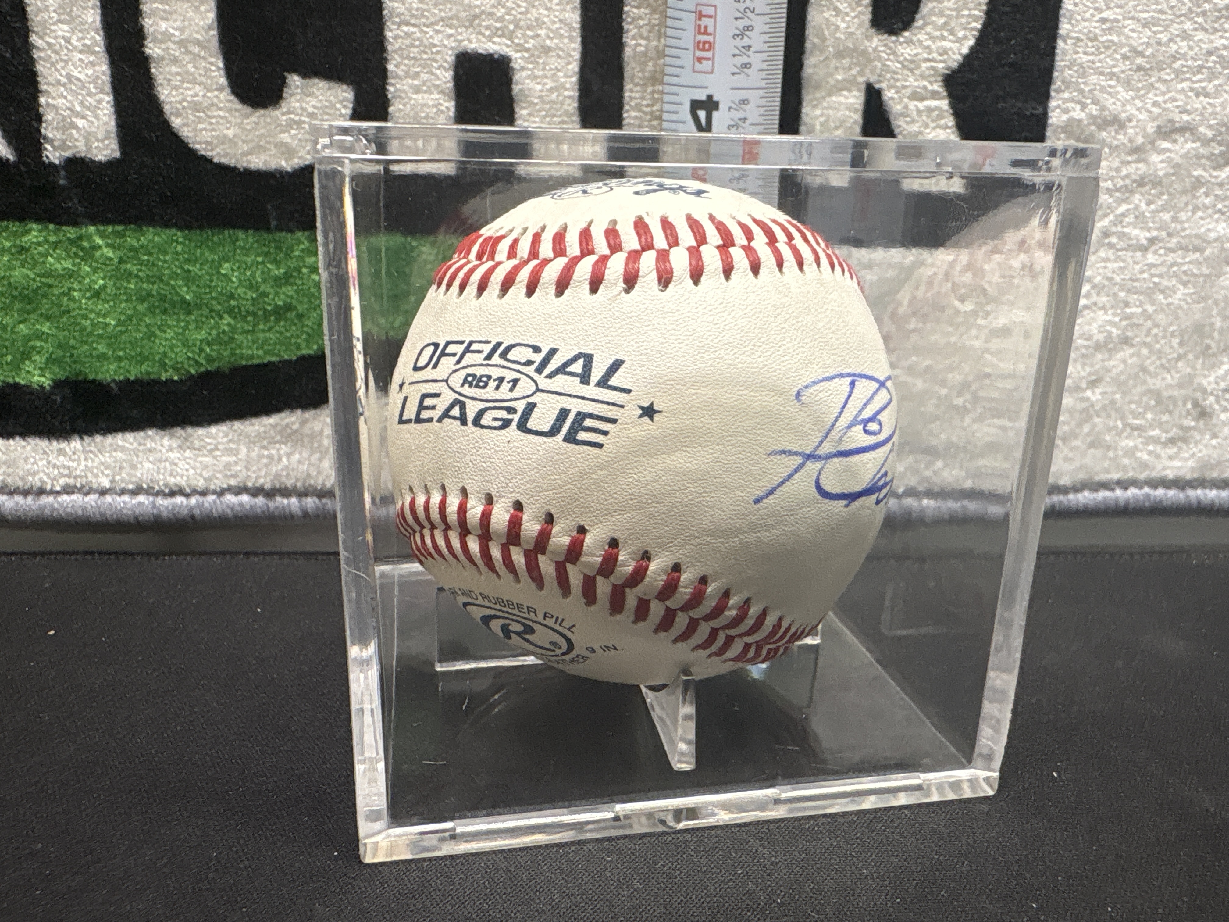 LOT 2026-838 — Balle de baseball Rawlings Official League AB11 portant la signature de Brad… — photo 4