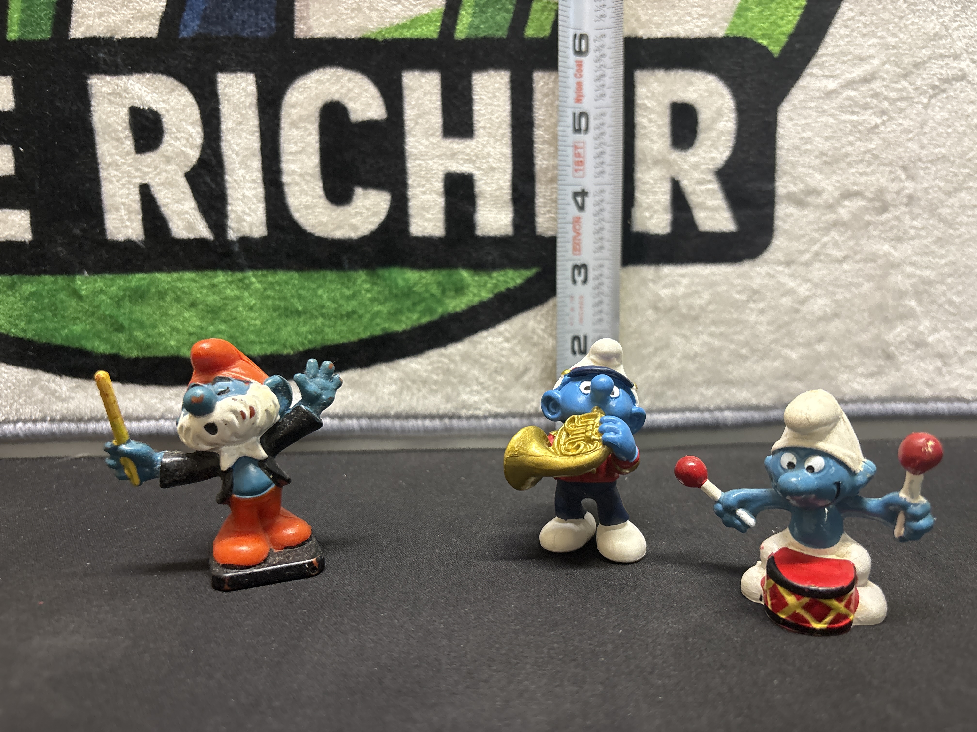 LOT 2026-842 — Ensemble de 3 figurines des Schtroumpfs en plastique moulé et peint, aux… — photo 1