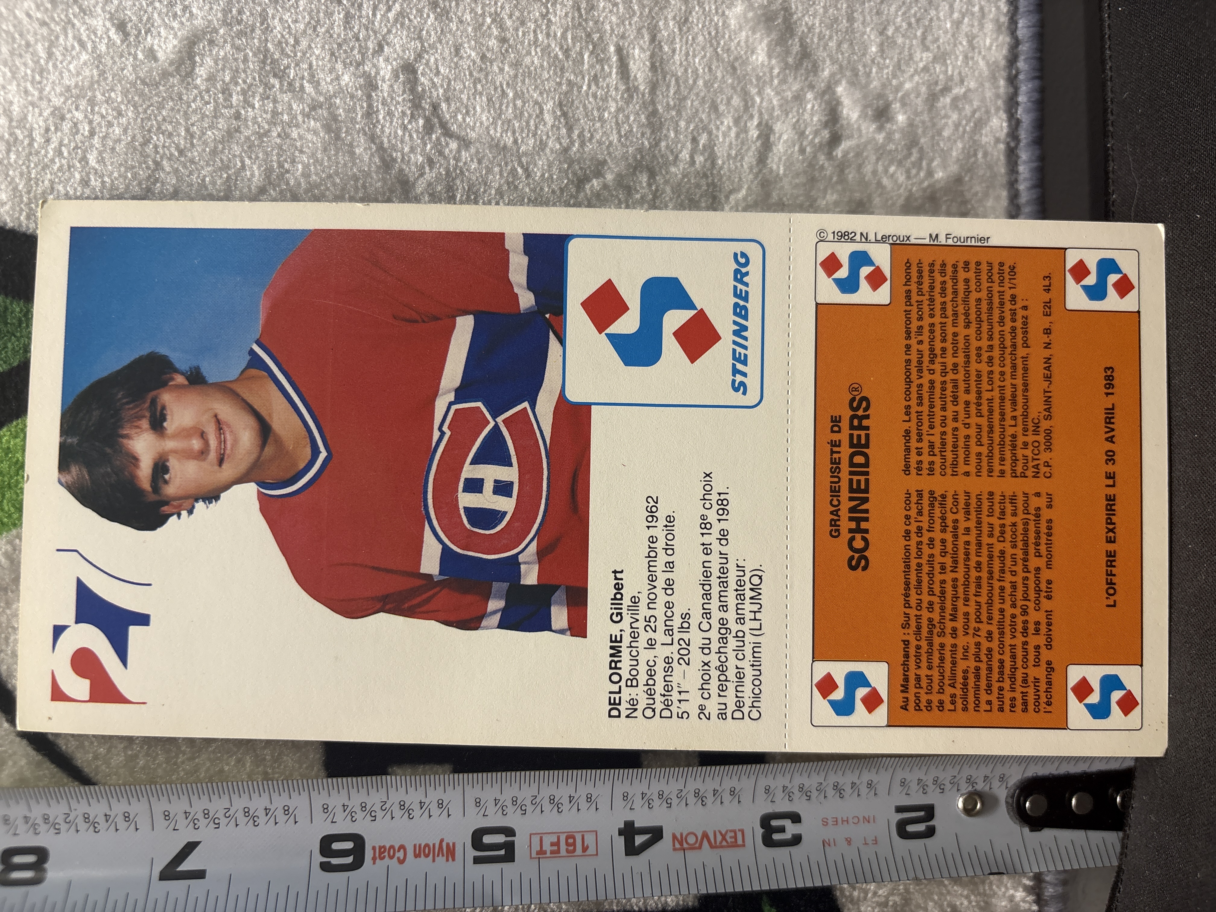 LOT 2026-851 — Carte promotionnelle vintage de Schneider’s mettant en vedette Gilbert Delorme… — photo 2