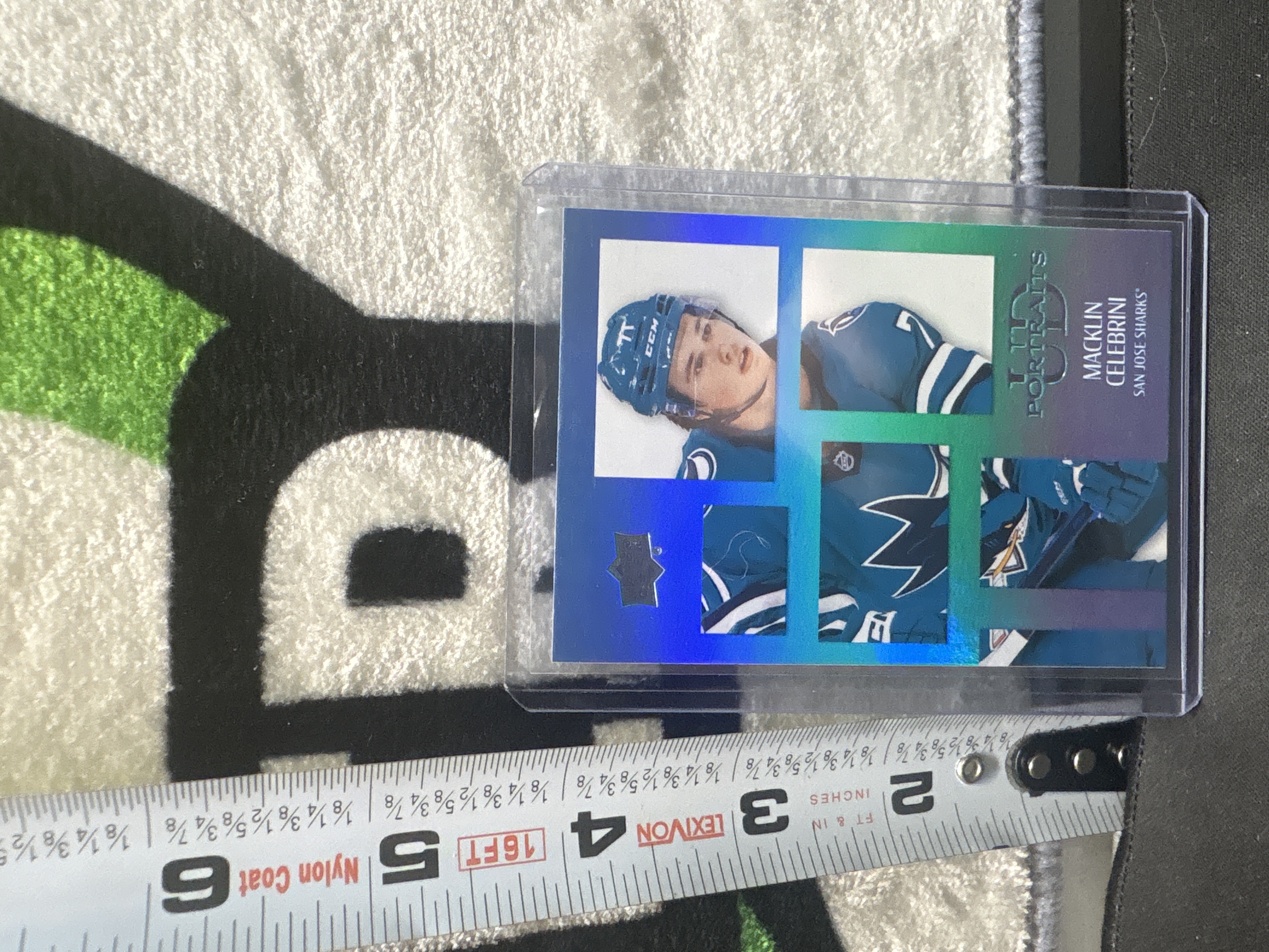 LOT 2026-852 — Carte de hockey de collection Upper Deck UD Portraits, modèle P37, mettant en… — photo 1