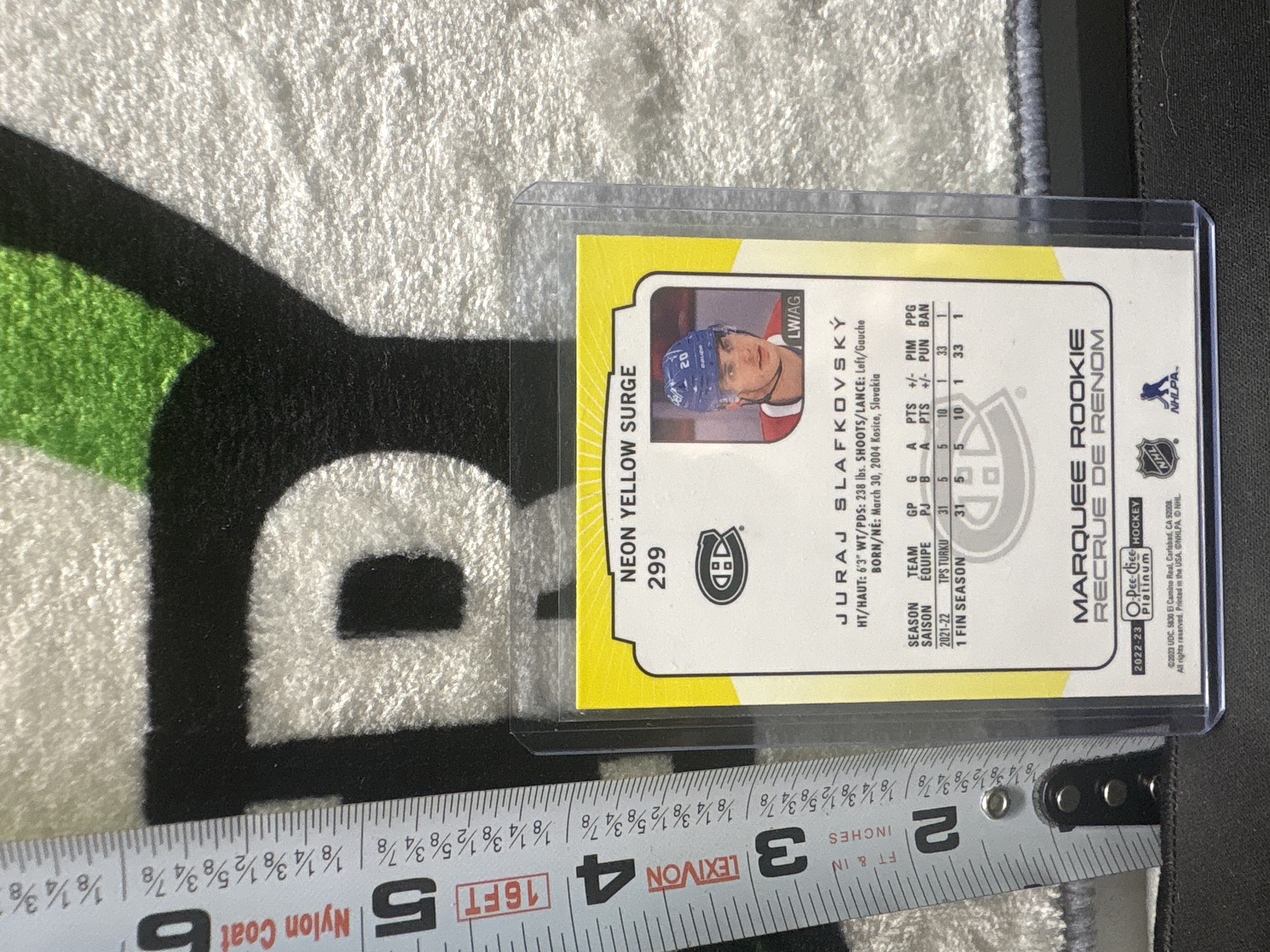 LOT 2026-855 — Carte de hockey O-Pee-Chee Platinum 2022-23, variante « Neon Yellow Surge »… — photo 2