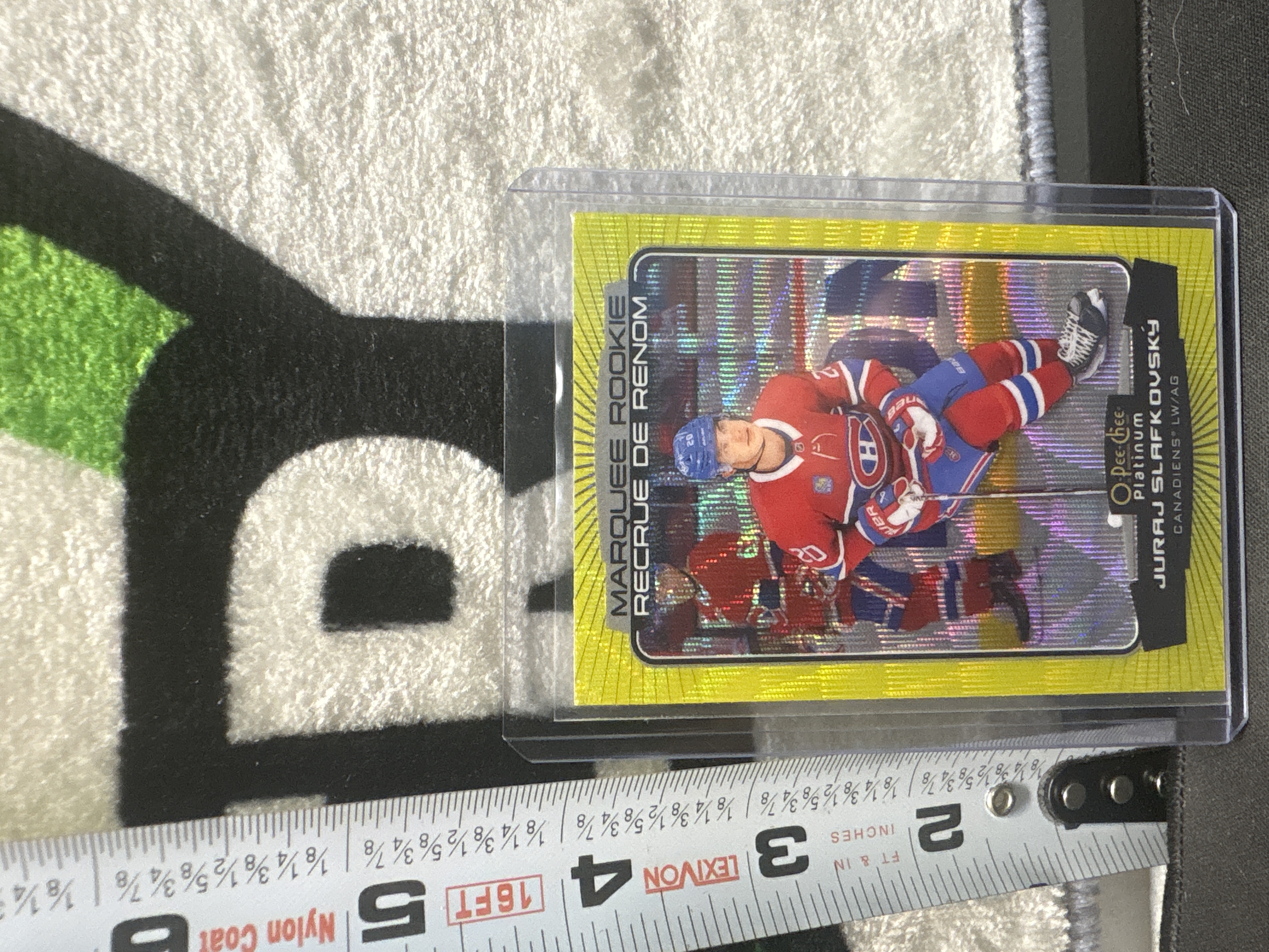 LOT 2026-855 — Carte de hockey O-Pee-Chee Platinum 2022-23, variante « Neon Yellow Surge »… — photo 1
