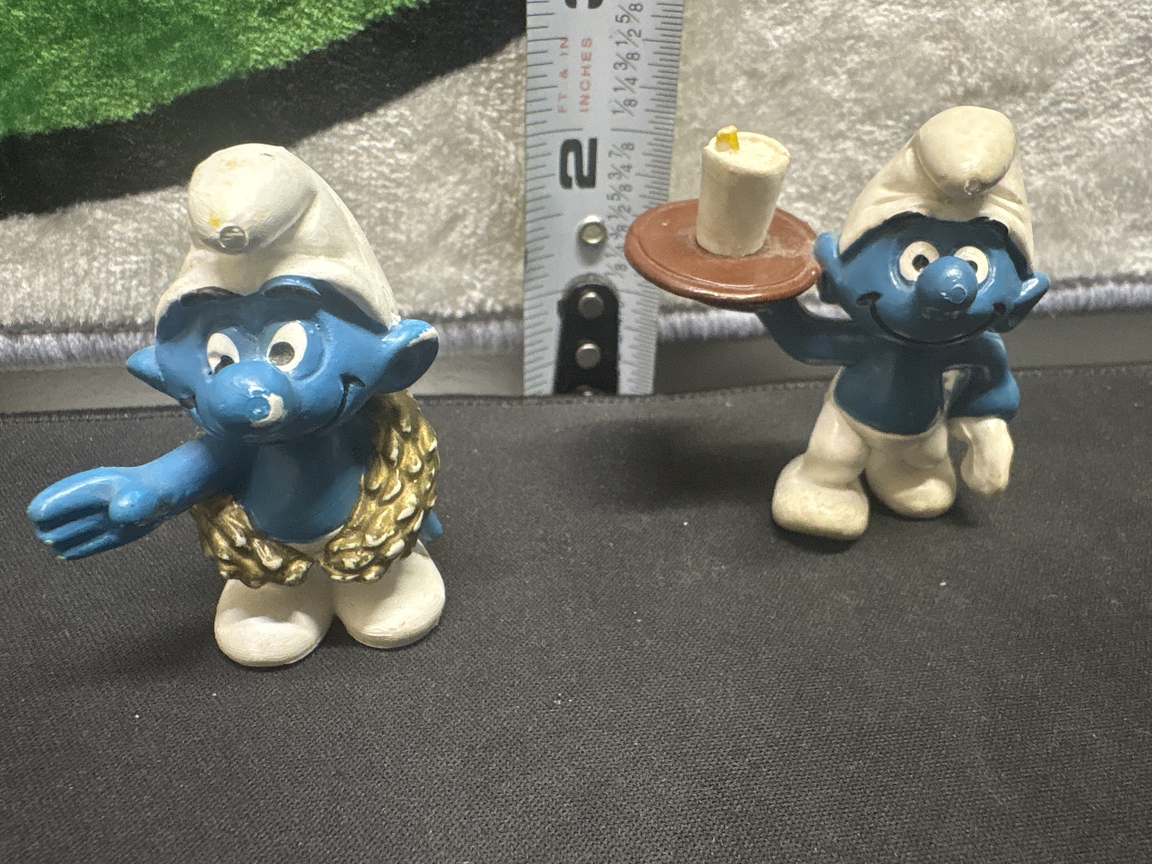LOT 2026-860 — Ensemble de 2 figurines vintage des Schtroumpfs, en plastique moulé peint, aux… — photo 1