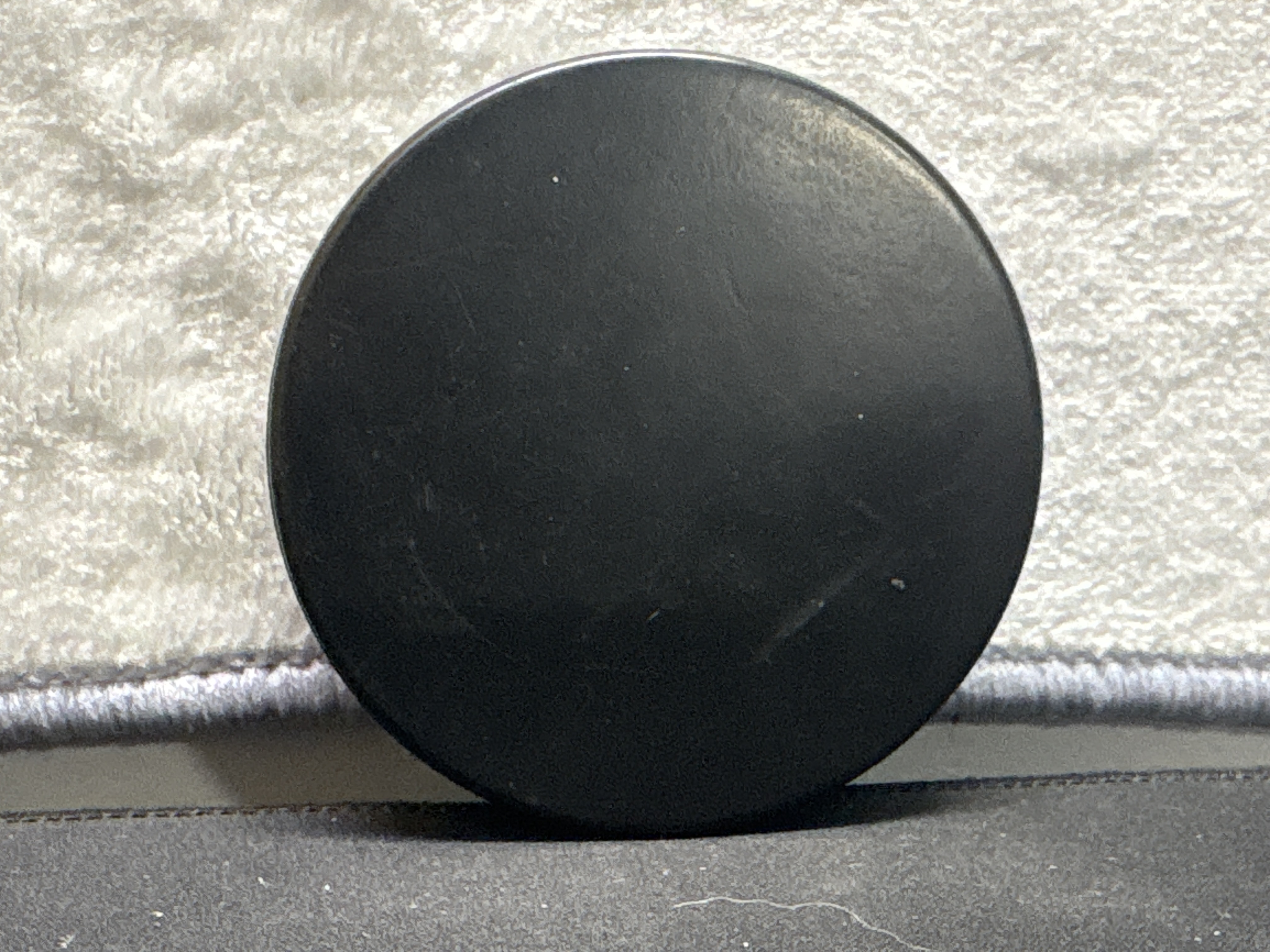 LOT 2026-862 — Rondelle de hockey souvenir des Draveurs de Trois-Rivières, ornée du logo… — photo 2