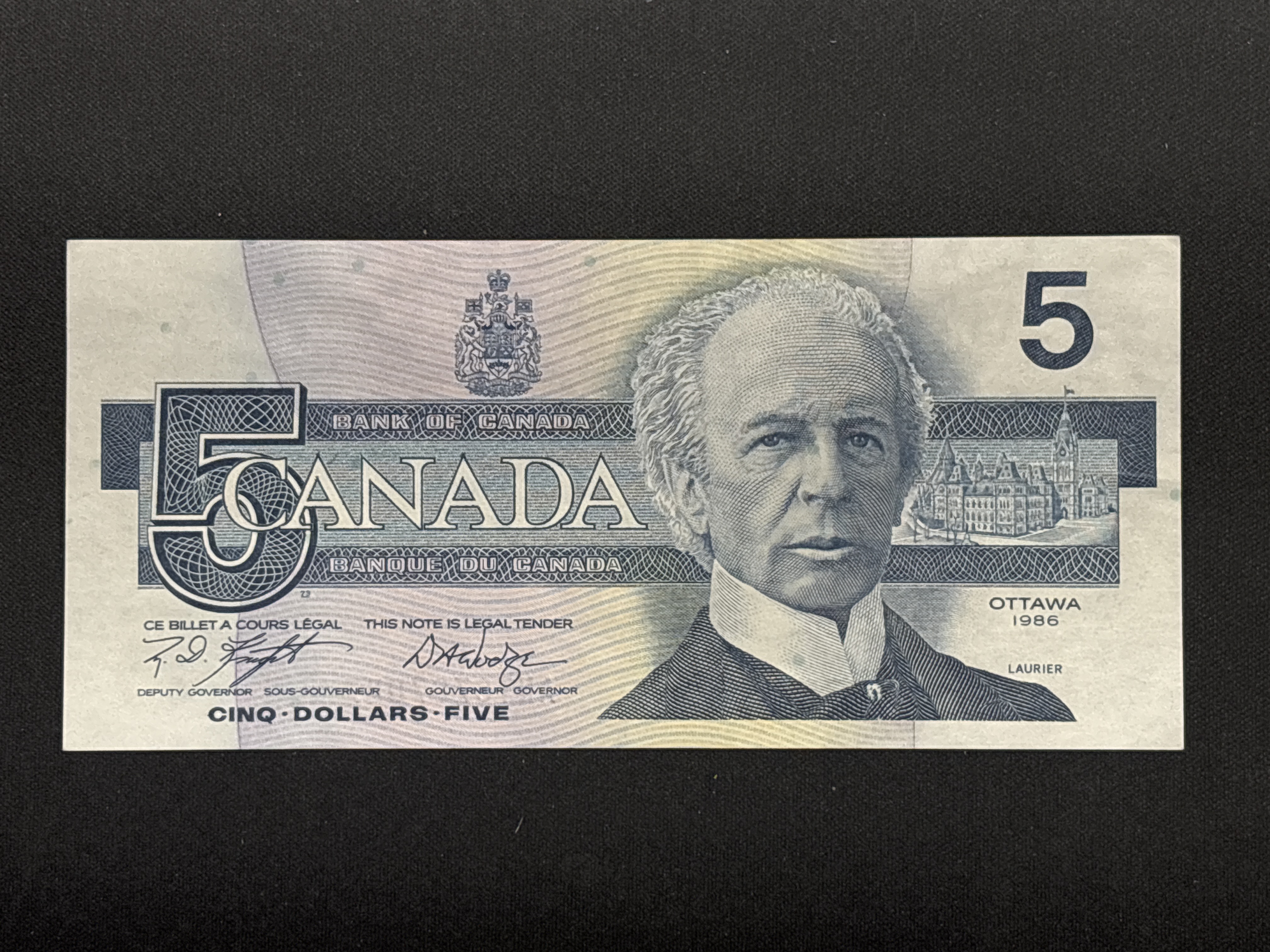 LOT 2026-867 — Billet canadien de 5 dollars de la Banque du Canada, daté d’Ottawa 1986, à… — photo 2