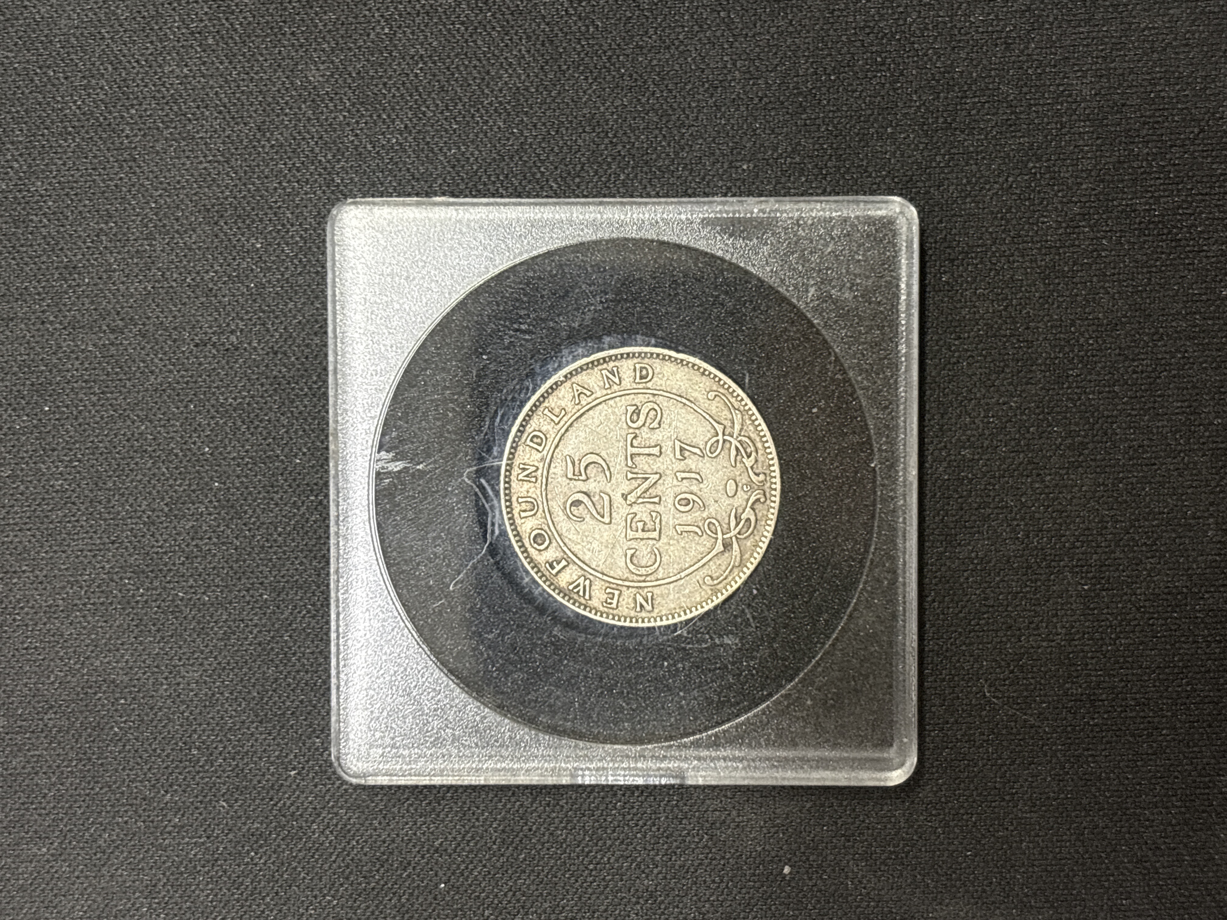 LOT 2026-868 — Belle pièce de monnaie ancienne de 25 cents de Terre-Neuve, datée de 1917 et… — photo 3