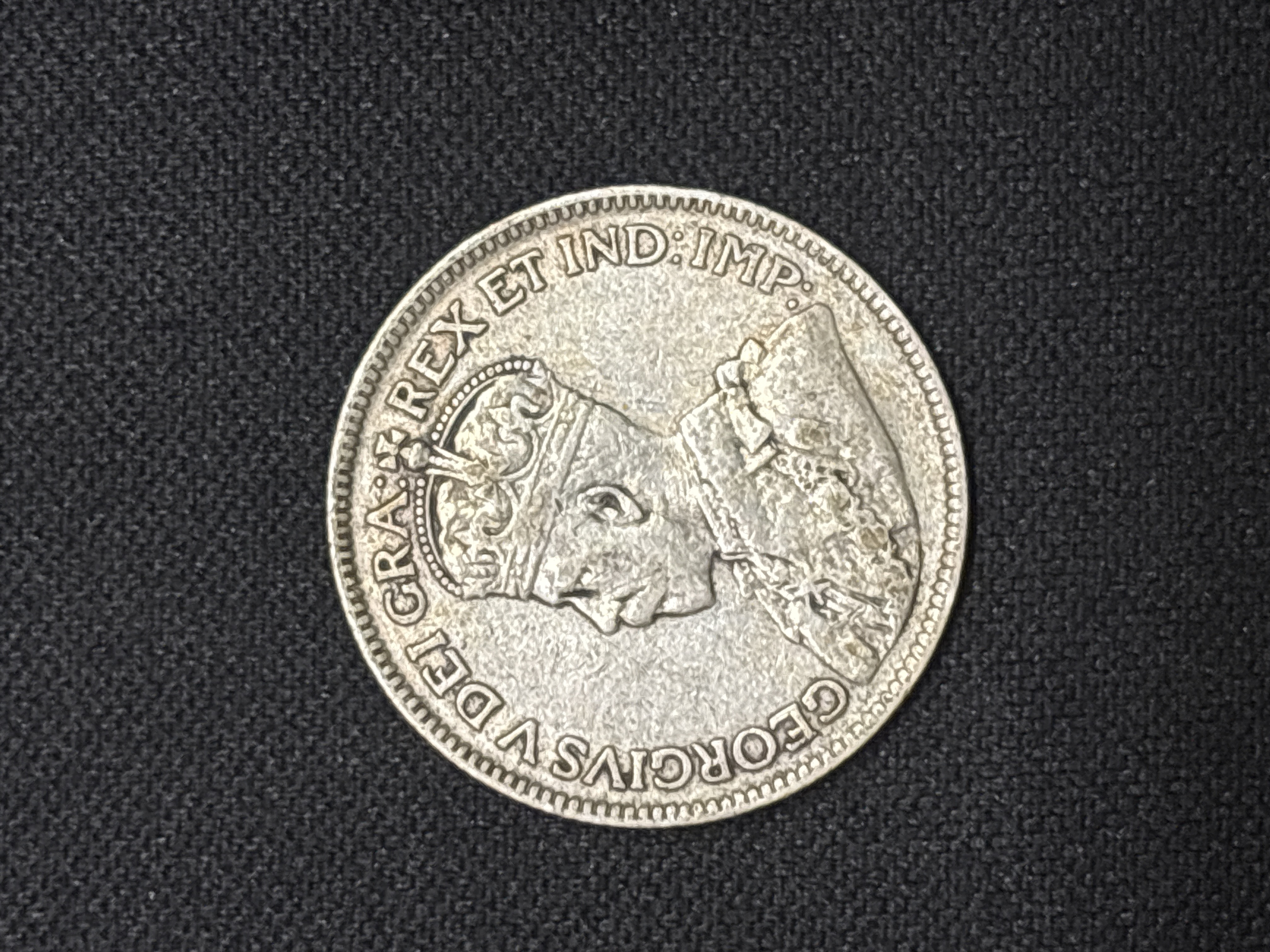 LOT 2026-868 — Belle pièce de monnaie ancienne de 25 cents de Terre-Neuve, datée de 1917 et… — photo 2