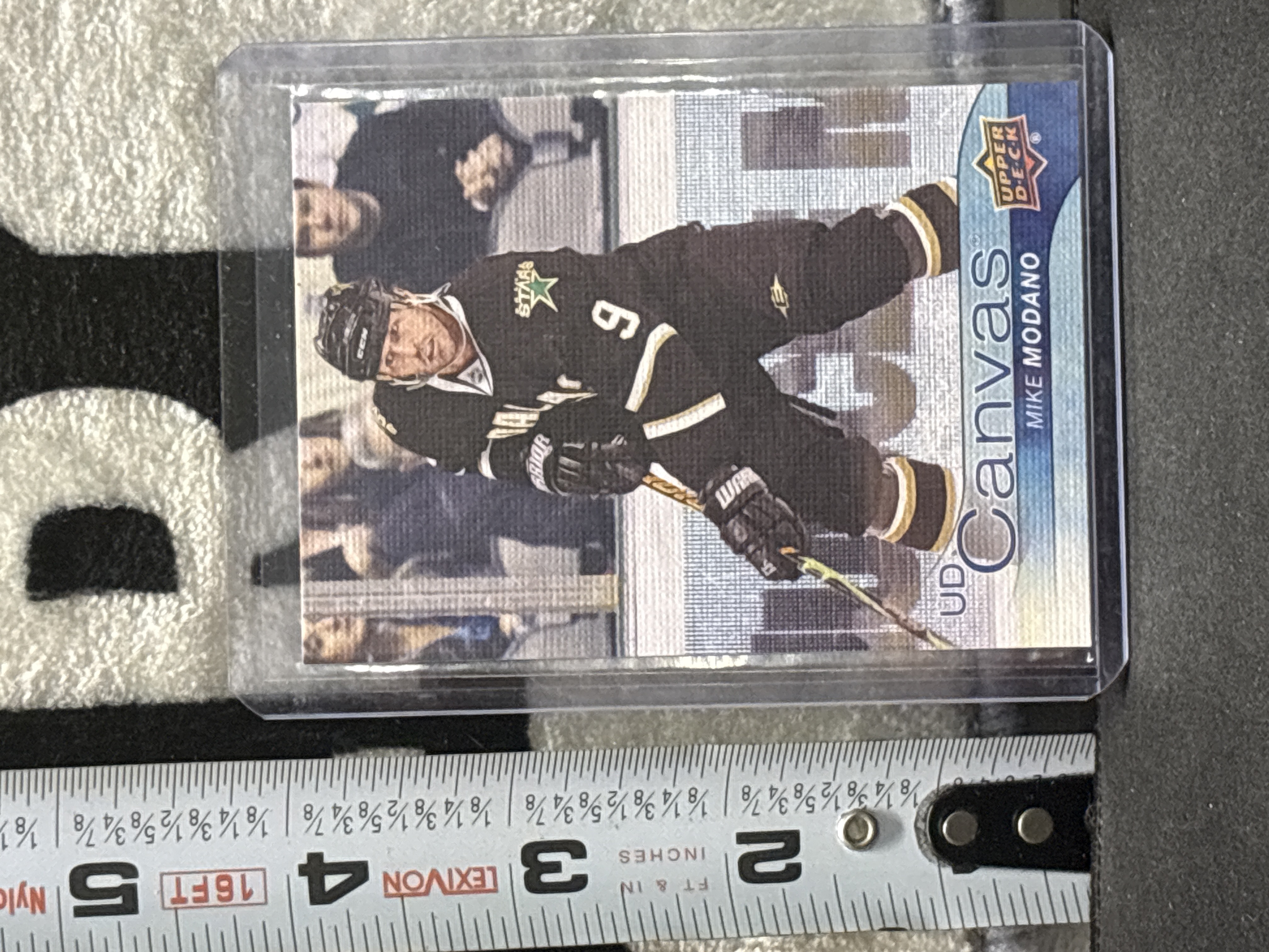 LOT 2026-872 — Carte de hockey **UD Canvas de Mike Modano**, numéro **C250**, produite par… — photo 1