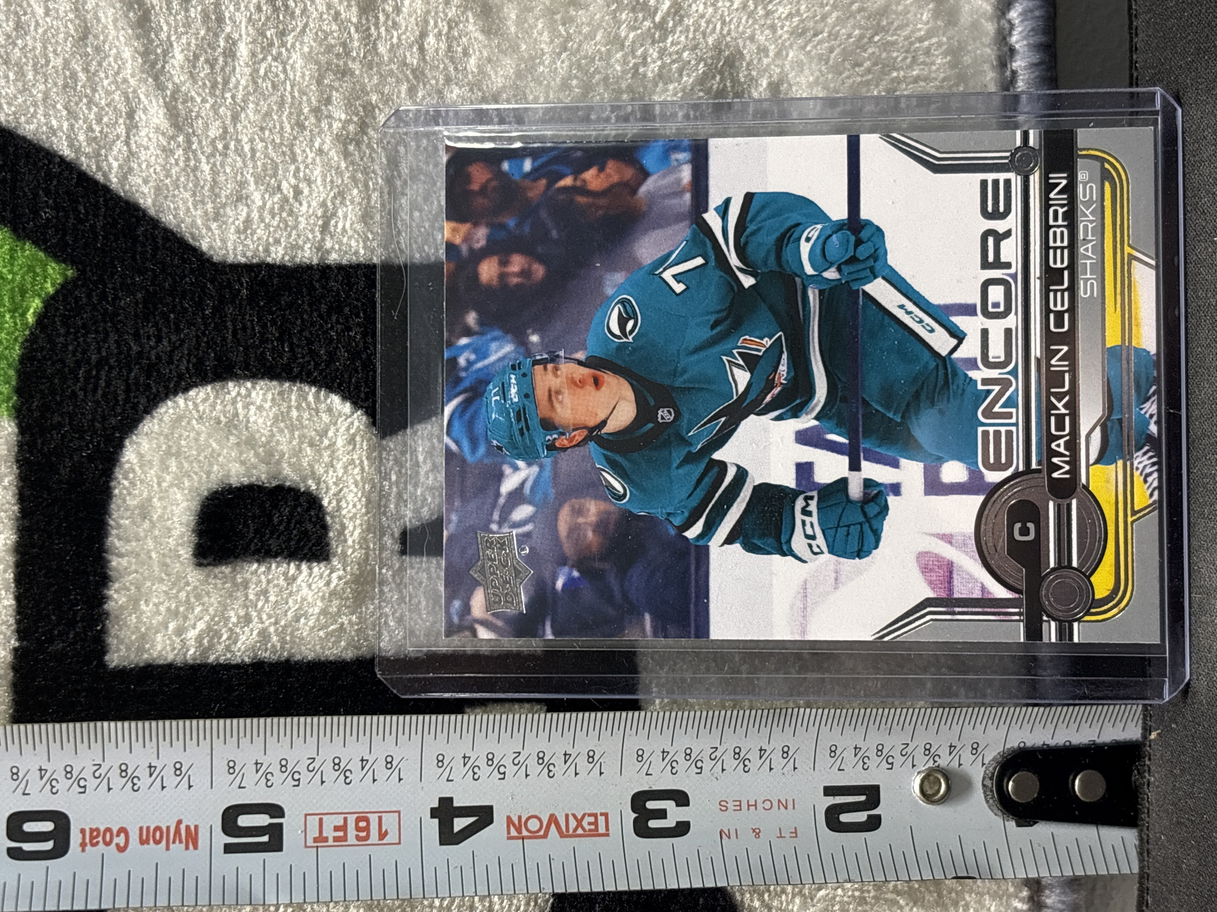 LOT 2026-879 — Carte de hockey Upper Deck Extended Series 2024-25, modèle E-8, mettant en… — photo 1