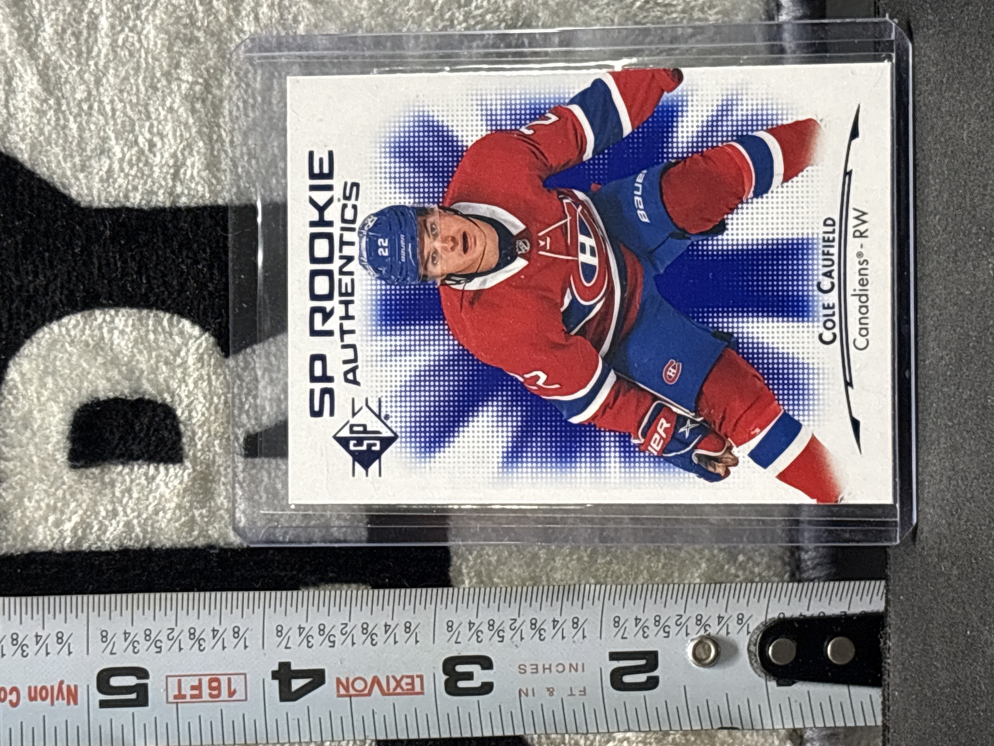 LOT 2026-884 — Carte de hockey de collection **SP Rookie Authentics no 124**, édition… — photo 1