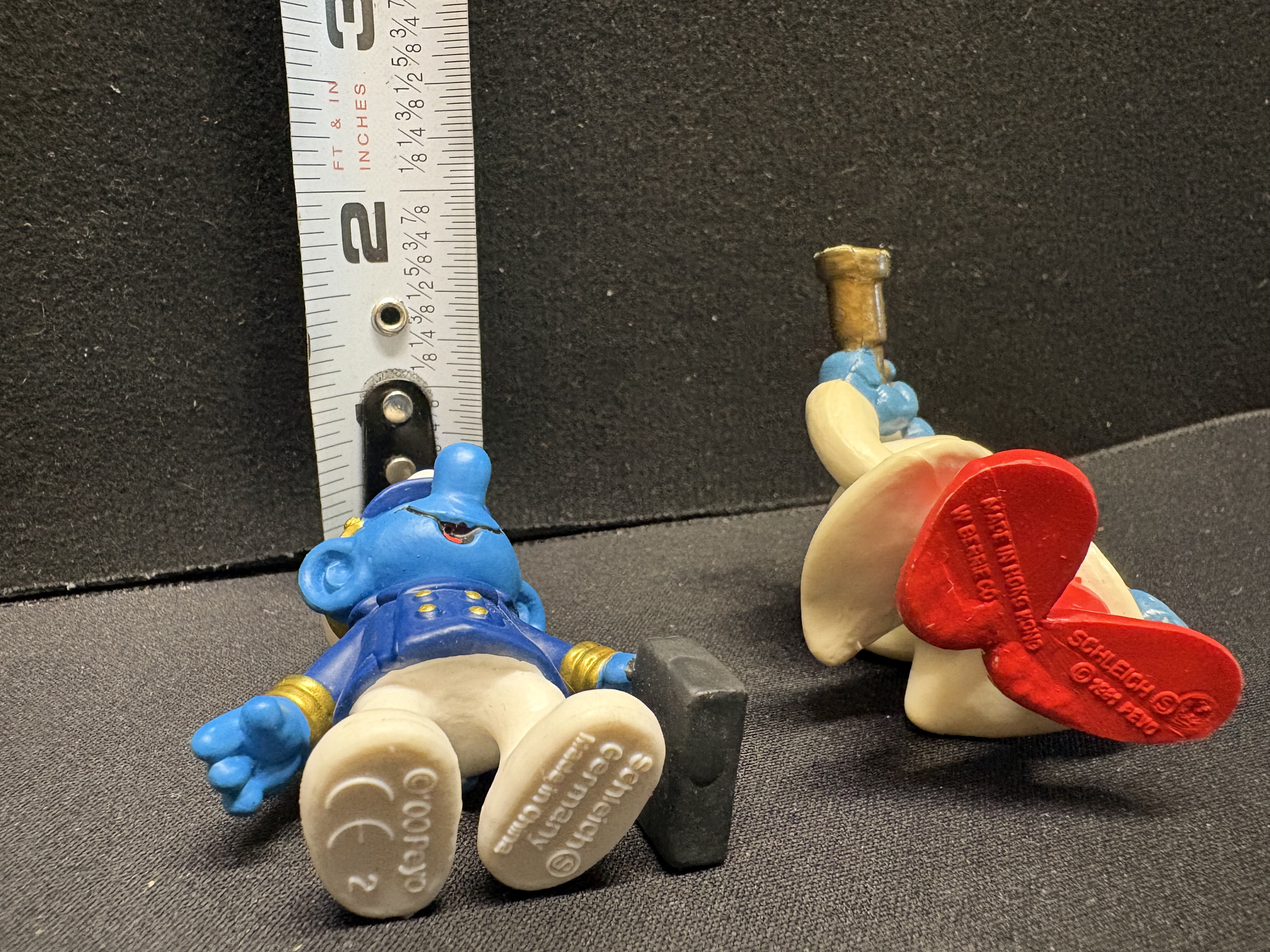 LOT 2026-092 — Lot de 2 figurines Les Schtroumpfs – Pilote et explorateur – Schleich / Peyo — photo 2