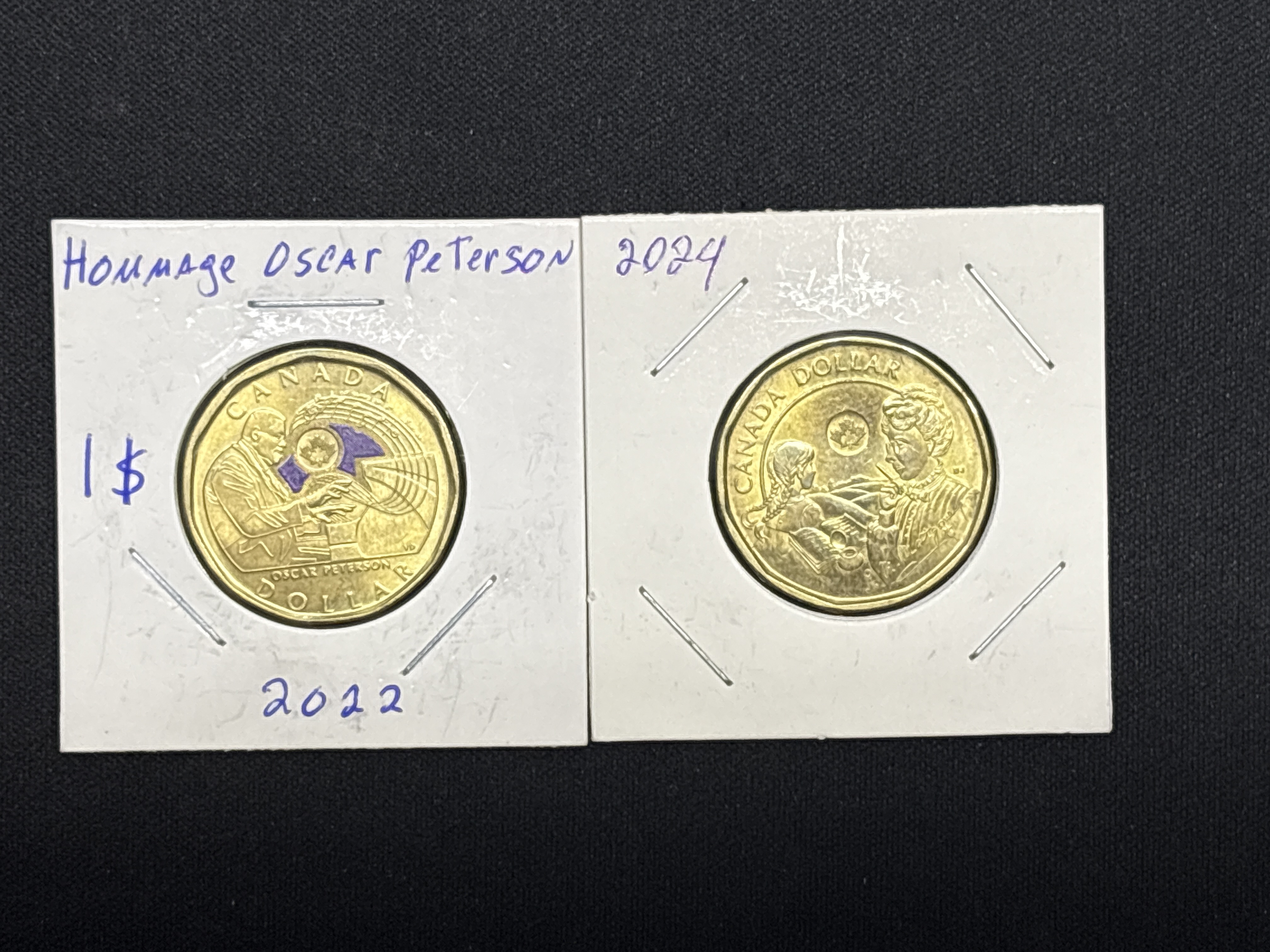 LOT 2026-900 — Ensemble de 2 pièces de monnaie canadiennes de 1 dollar, présentées dans des… — photo 1