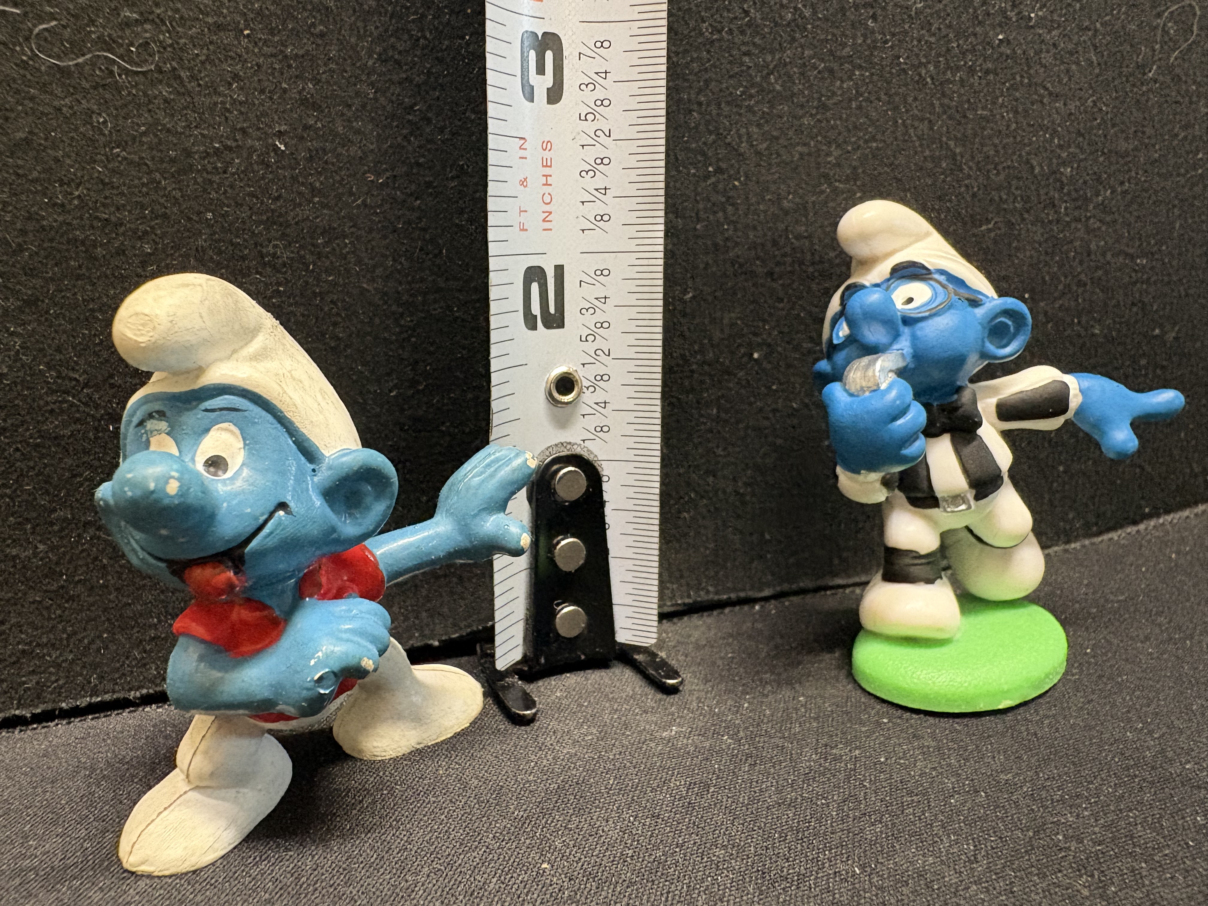LOT 2026-093 — Lot de 2 figurines Les Schtroumpfs – Schleich / Peyo – Vintage — photo 1