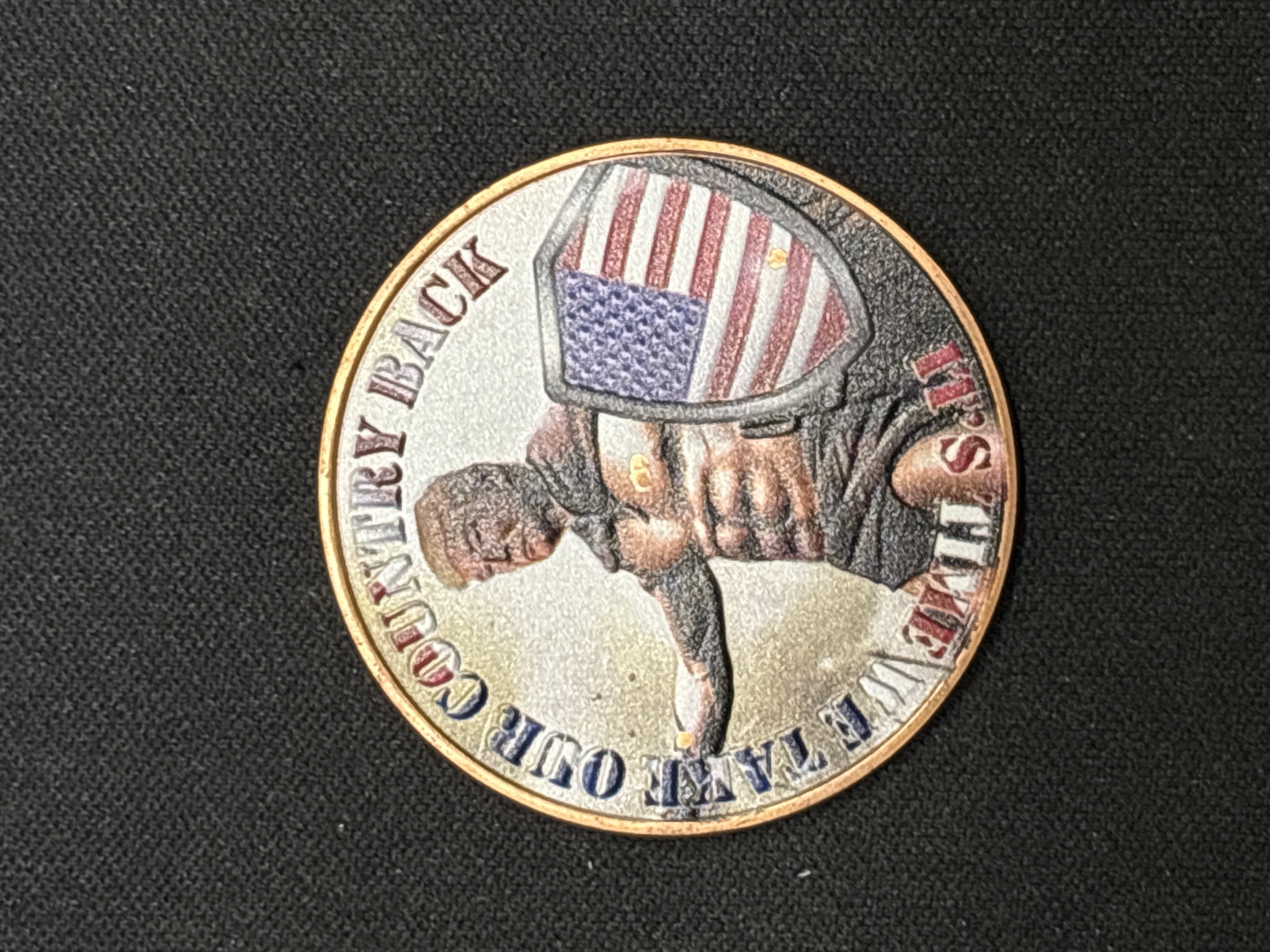 LOT 2026-906 — Ronde commémorative en cuivre .999, datée de 1999, indiquant « ONE AVDP OUNCE… — photo 1