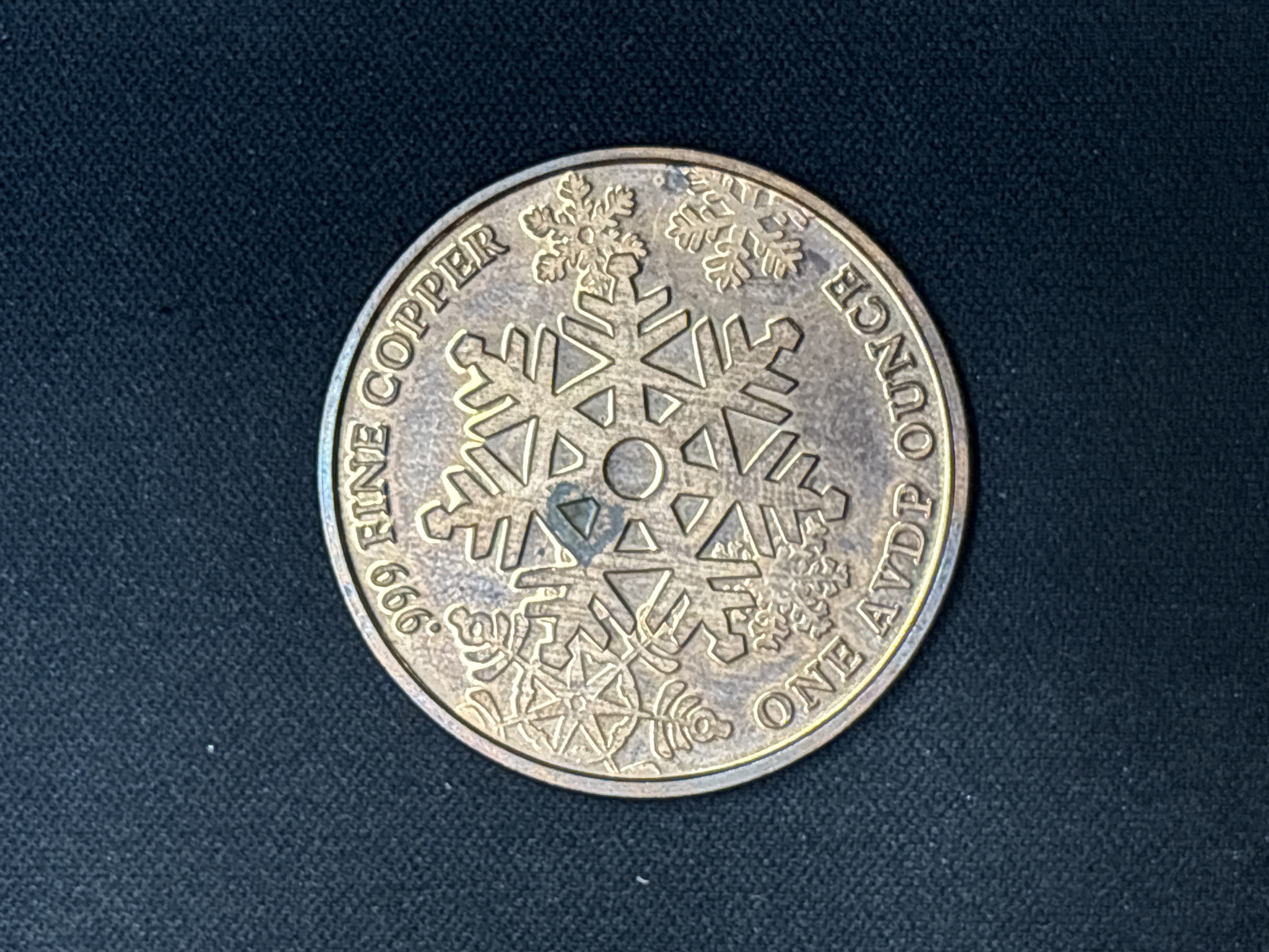 LOT 2026-907 — Pièce ronde en cuivre fin .999, d’un poids indiqué d’une once avoirdupois… — photo 1