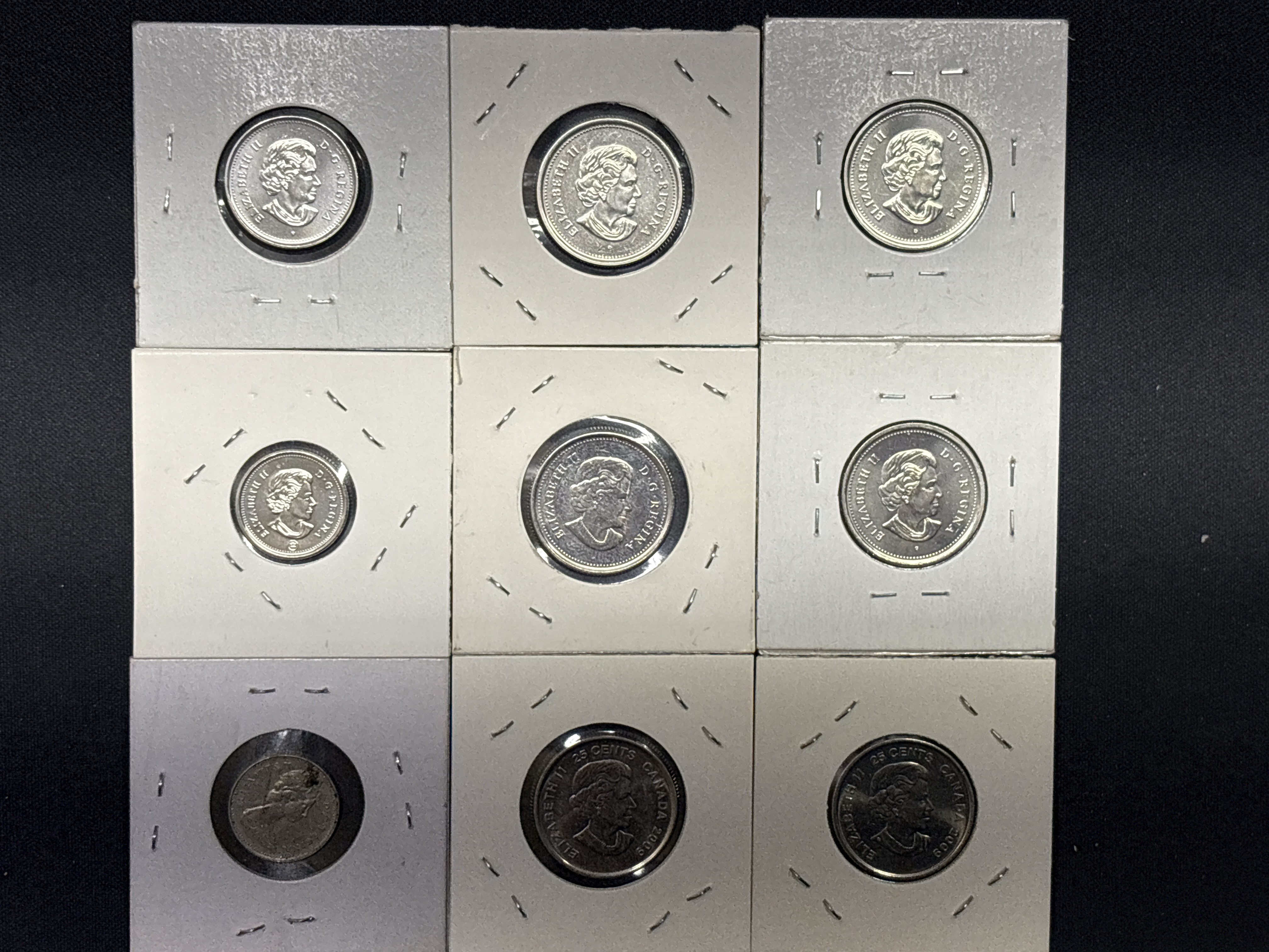 LOT 2026-908 — Ensemble de 9 pièces de monnaie canadiennes présentées dans des cartons de… — photo 2