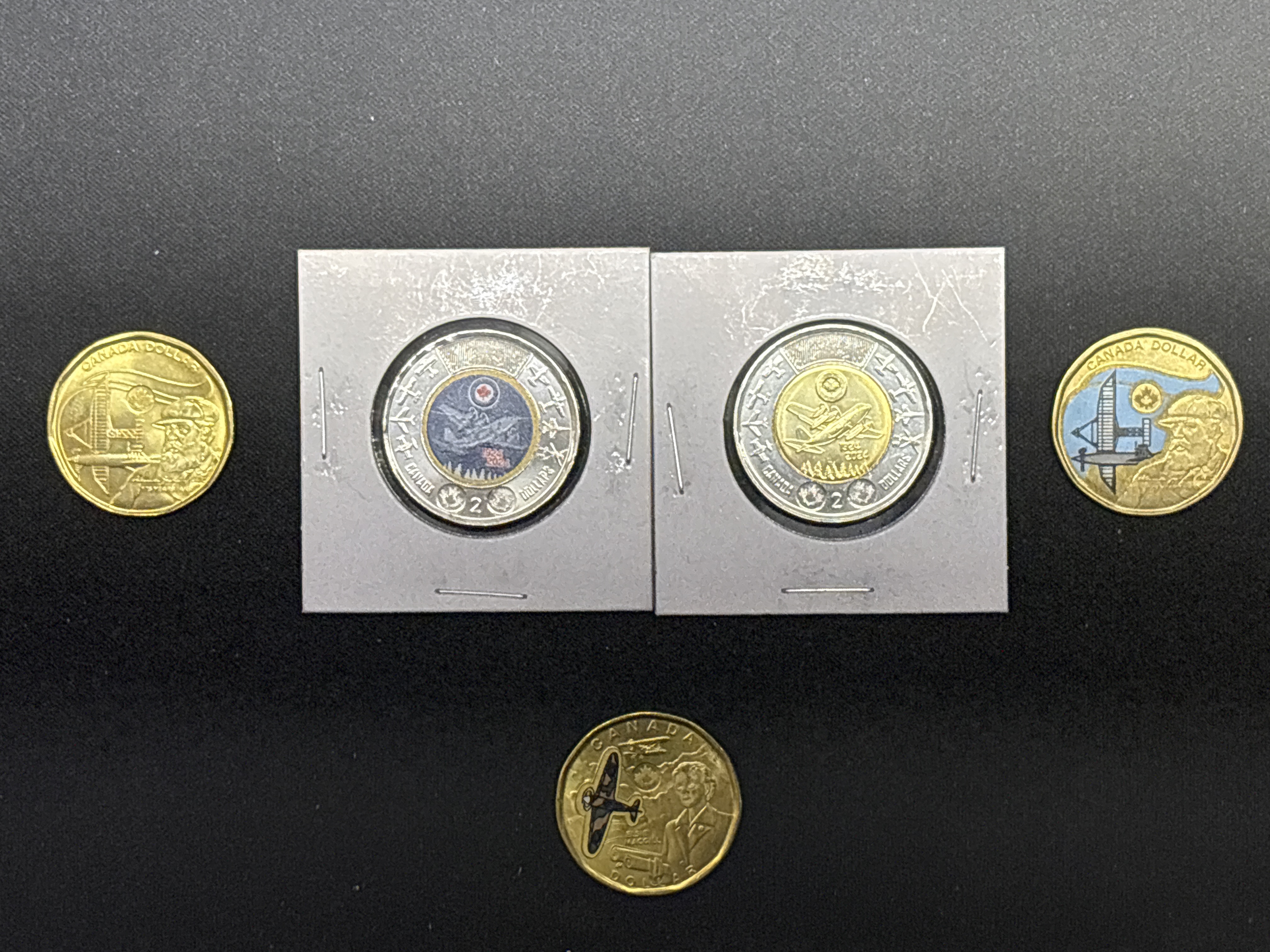 LOT 2026-911 — Ensemble de cinq pièces de monnaie canadiennes, comprenant trois pièces de 1… — photo 1