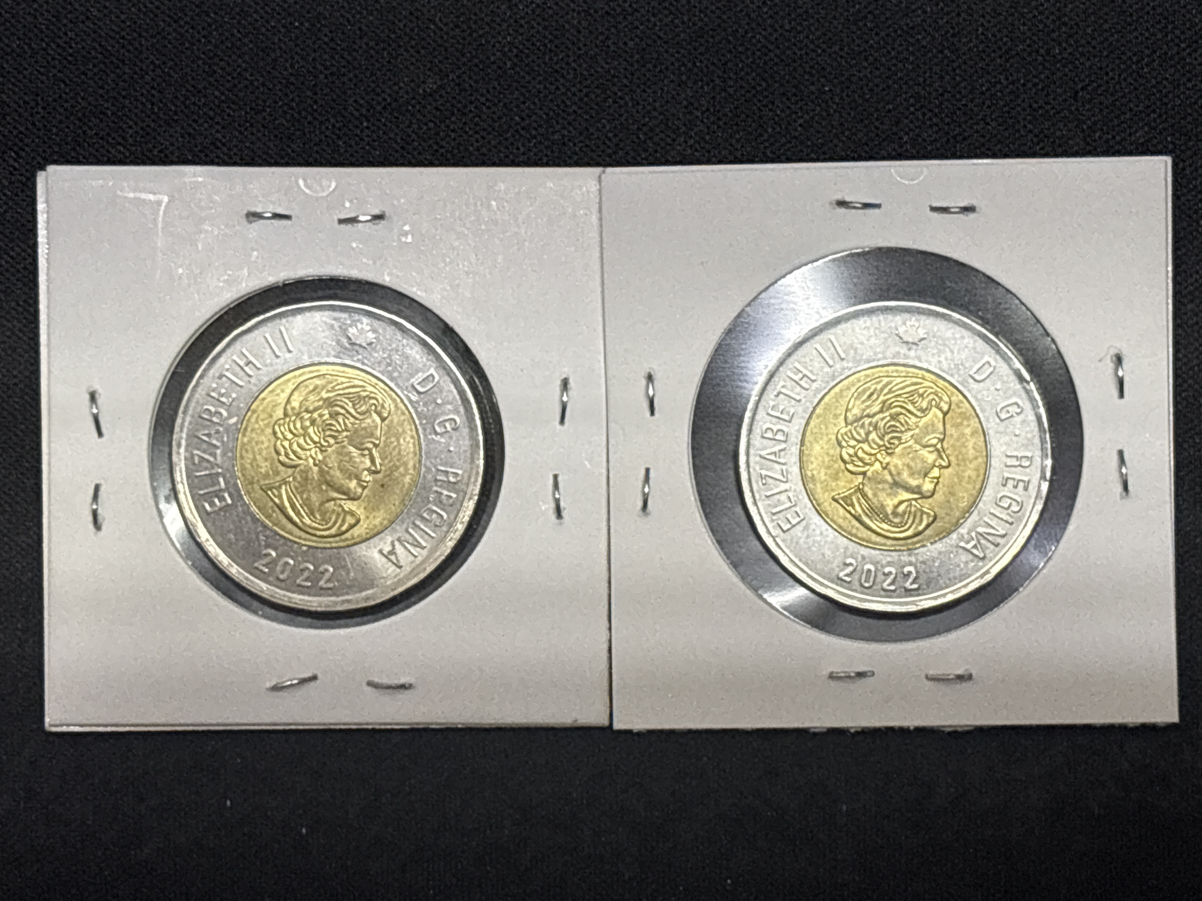 LOT 2026-912 — Ensemble de 2 pièces de 2 dollars canadiennes datées de 2022, de la série… — photo 2