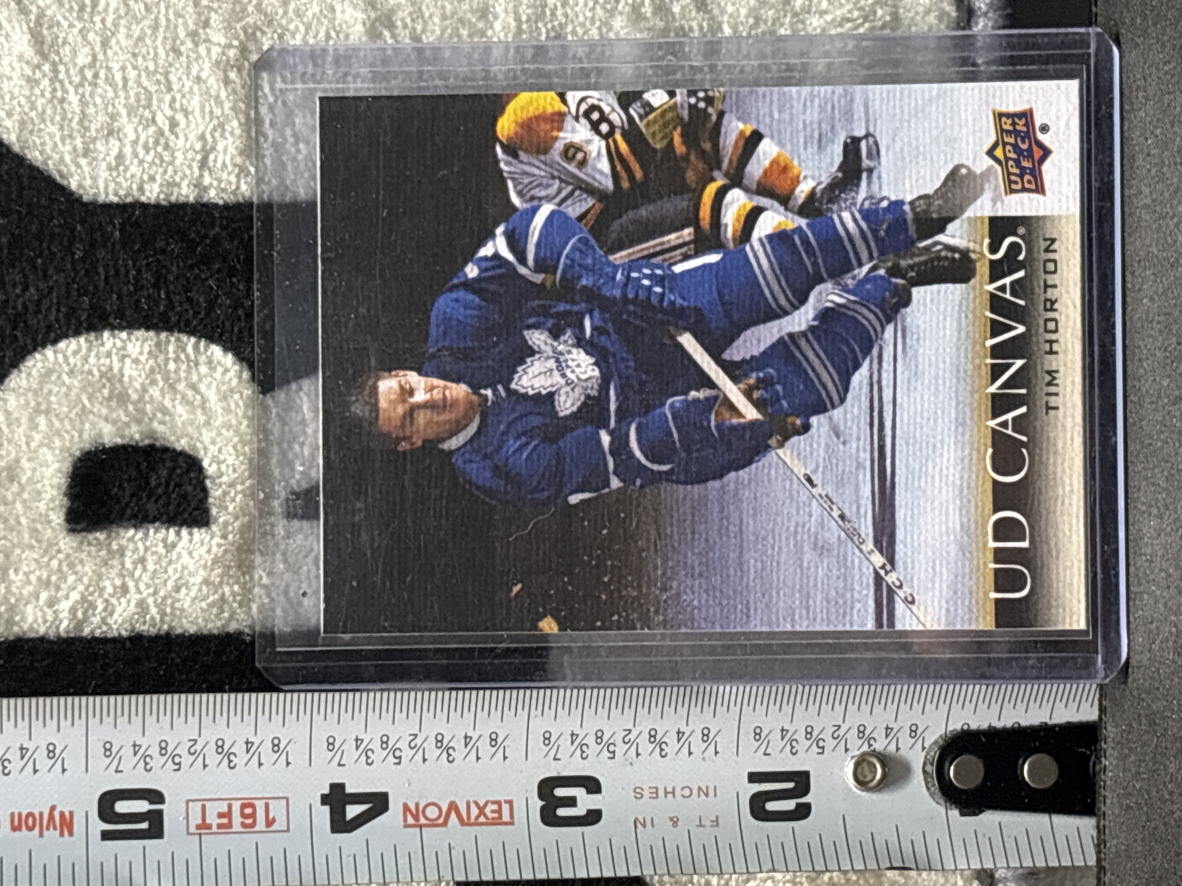 LOT 2026-918 — Carte de hockey de collection Upper Deck UD Canvas, modèle C255, mettant en… — photo 1