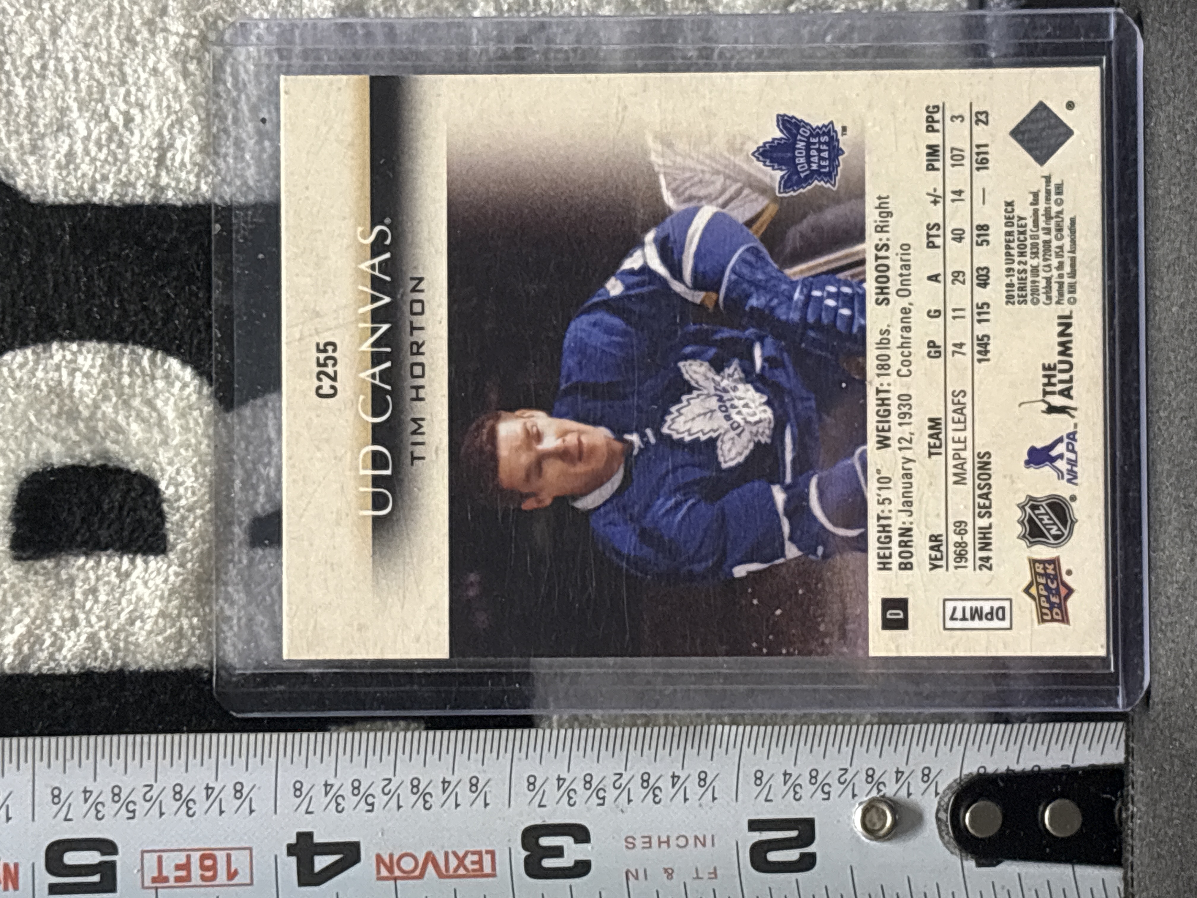 LOT 2026-918 — Carte de hockey de collection Upper Deck UD Canvas, modèle C255, mettant en… — photo 2