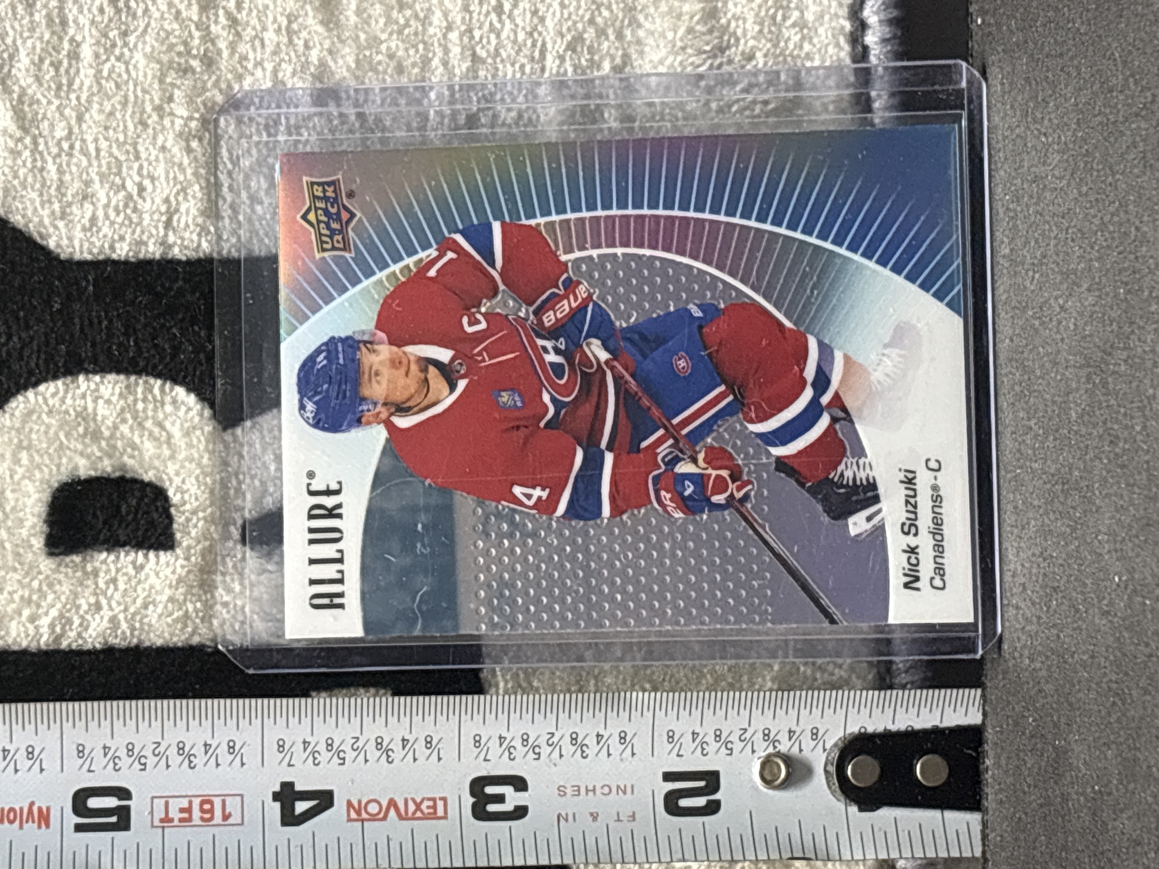 LOT 2026-919 — Carte de hockey Upper Deck Allure 2023-24 de Nick Suzuki des Canadiens de… — photo 1