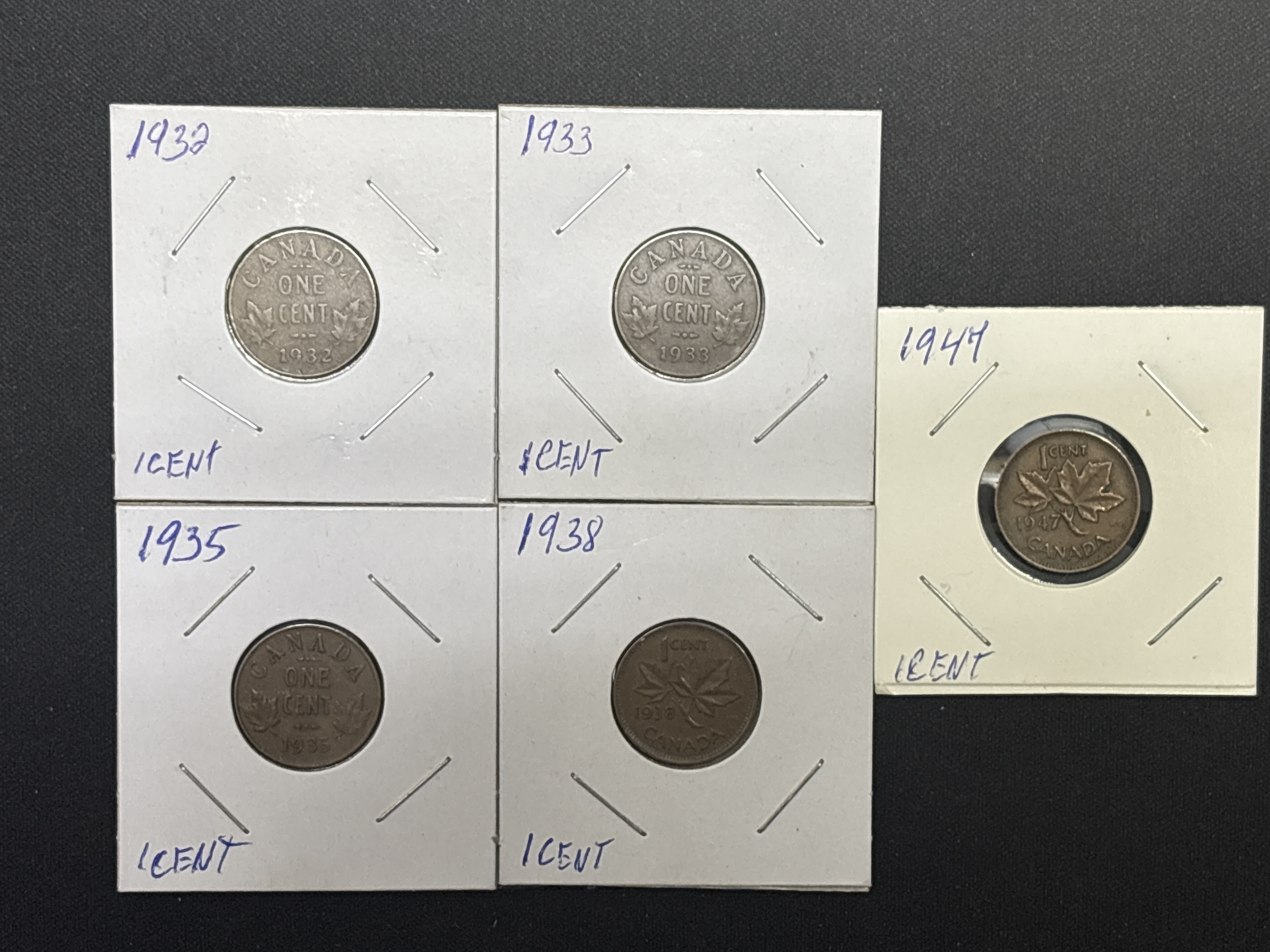 LOT 2026-921 — Ensemble de 5 pièces de 1 cent canadiennes, datées de 1932, 1933, 1935, 1938… — photo 1