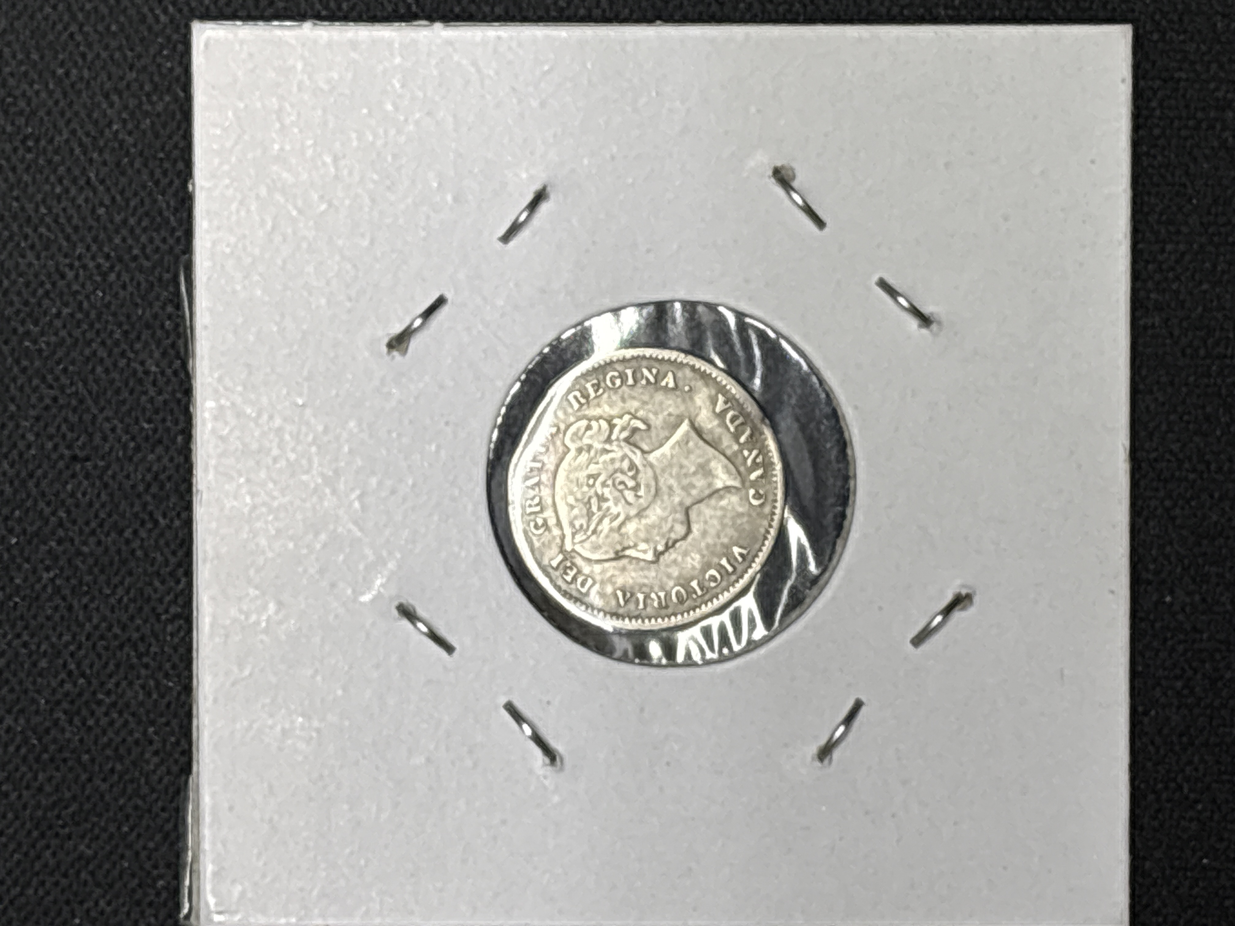LOT 2026-922 — Pièce de 5 cents canadienne en argent de 1886 à l’effigie de la reine… — photo 2