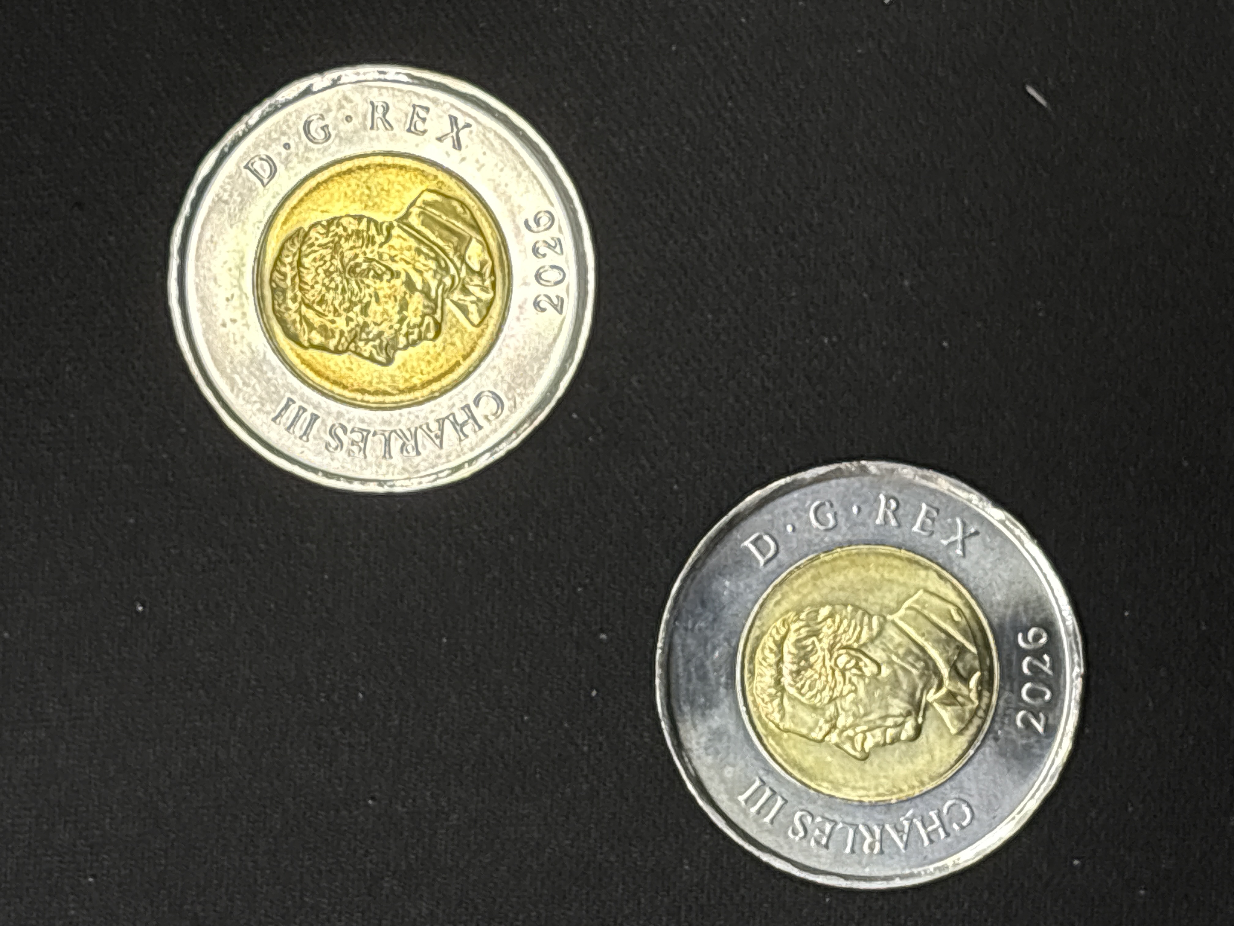 LOT 2026-923 — Belle paire de deux pièces de 2 dollars canadiennes datées 2026, au fini… — photo 2