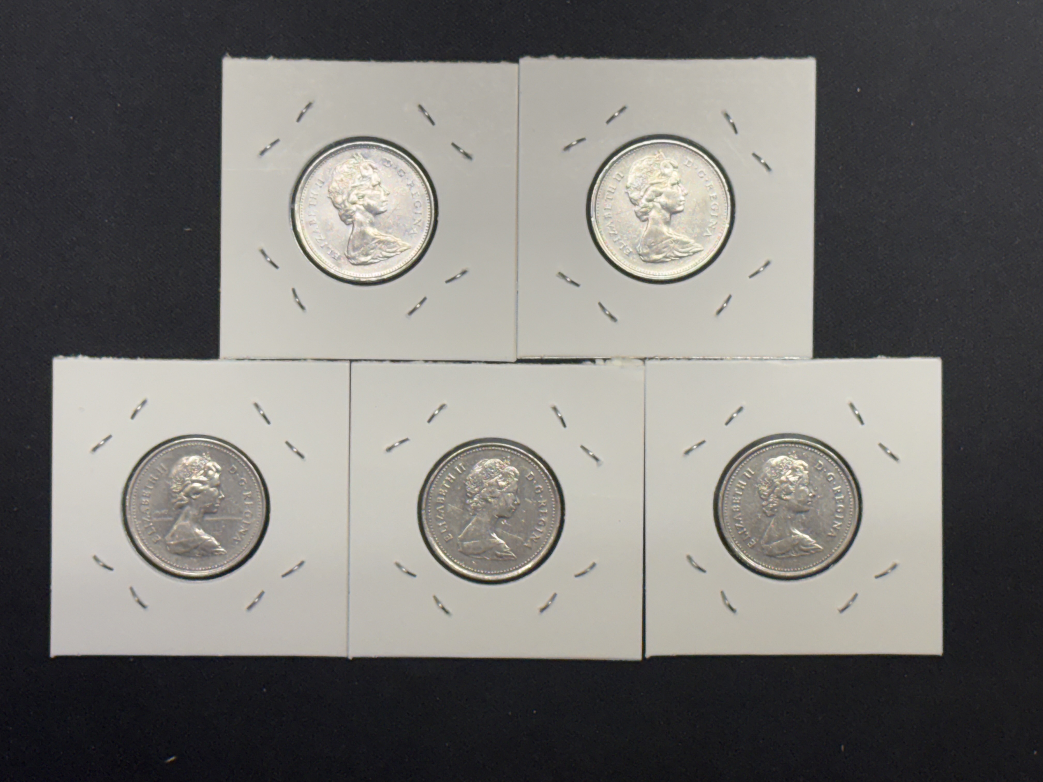 LOT 2026-924 — Ensemble de 5 pièces de 25 cents du Canada, toutes ornées du caribou au revers… — photo 2
