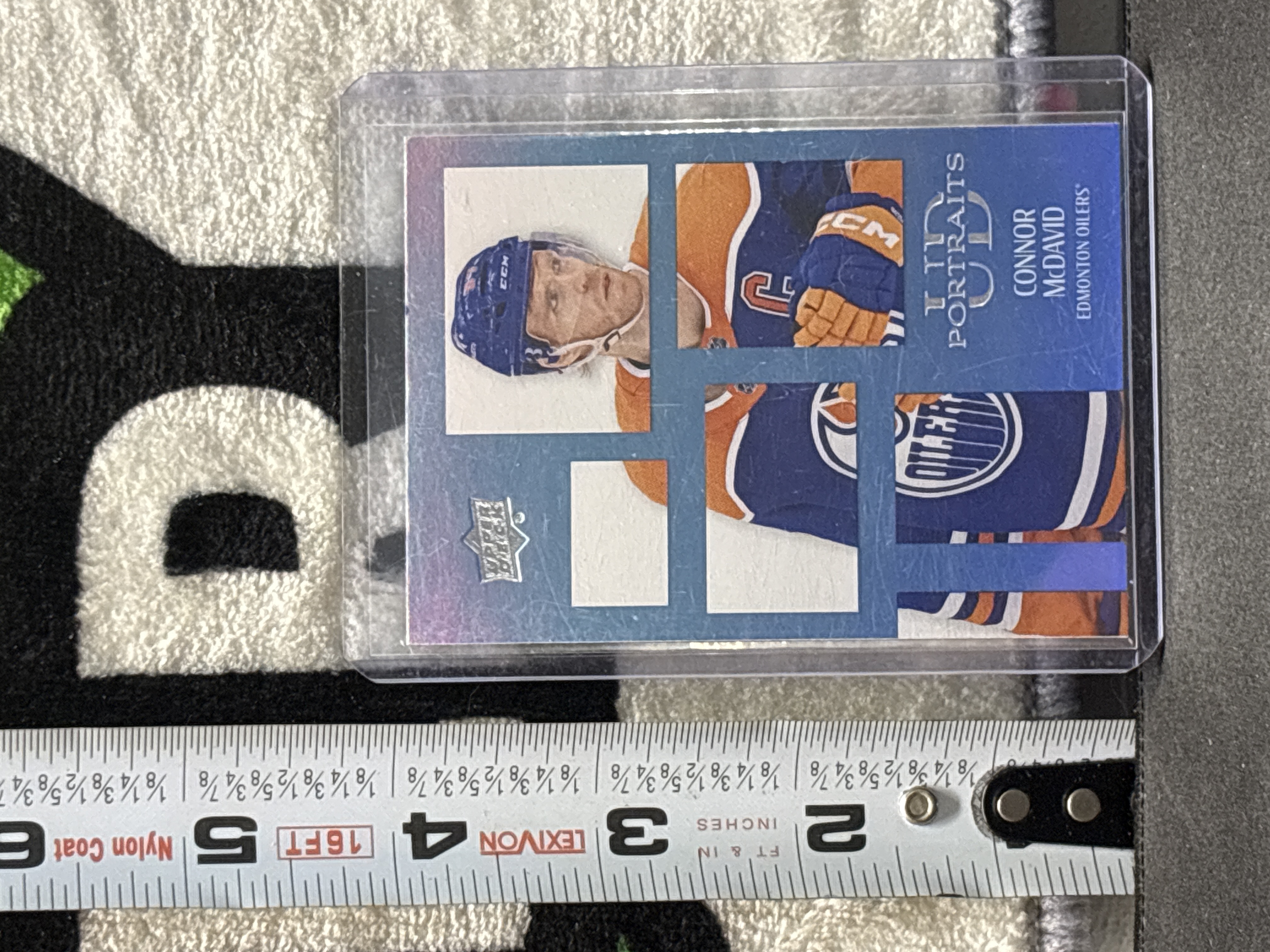 LOT 2026-927 — Carte de hockey de collection **Upper Deck UD Portraits**, modèle **P33**… — photo 1