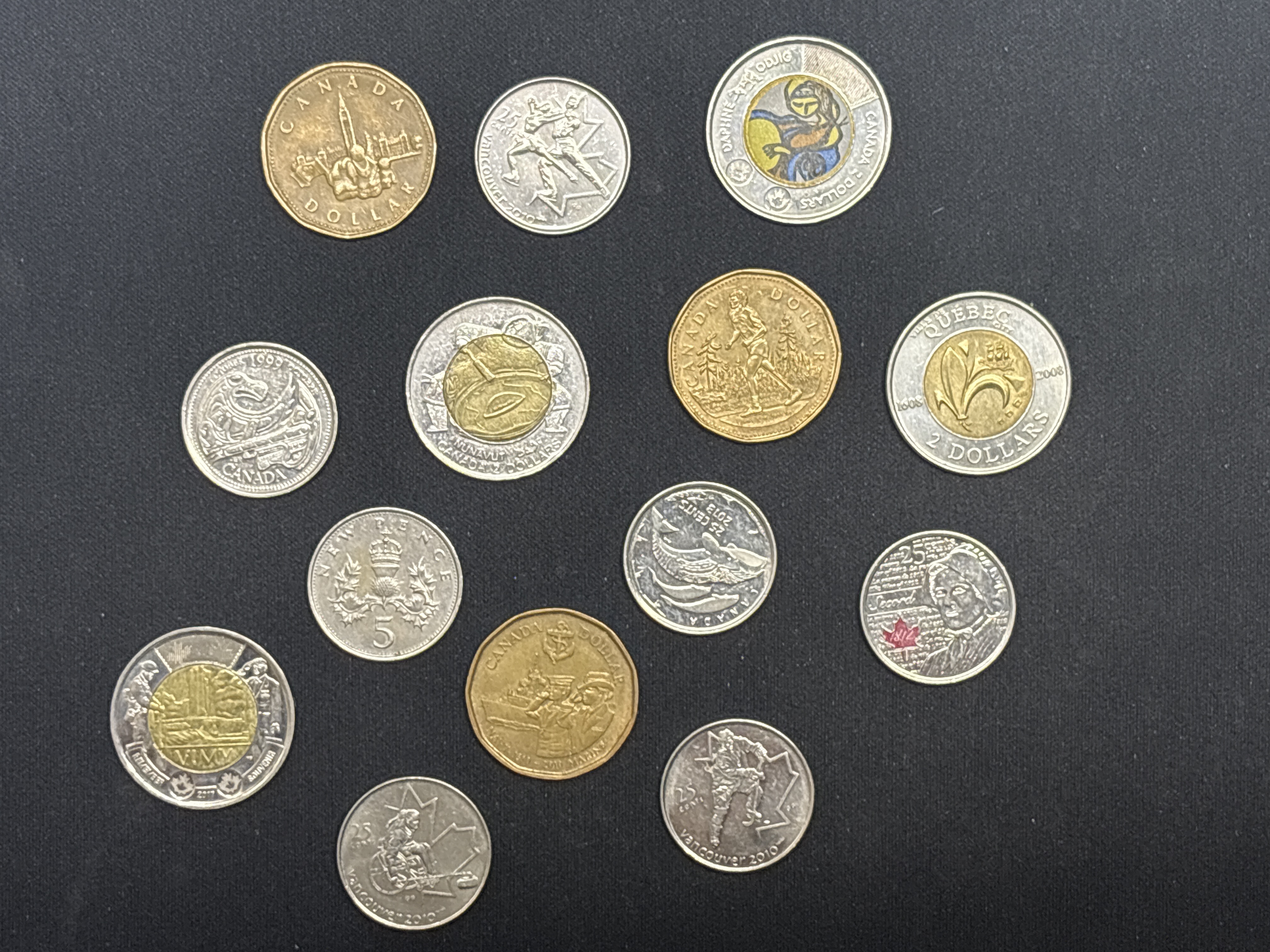 LOT 2026-938 — Ensemble de 14 pièces de monnaie, principalement canadiennes, comprenant… — photo 1