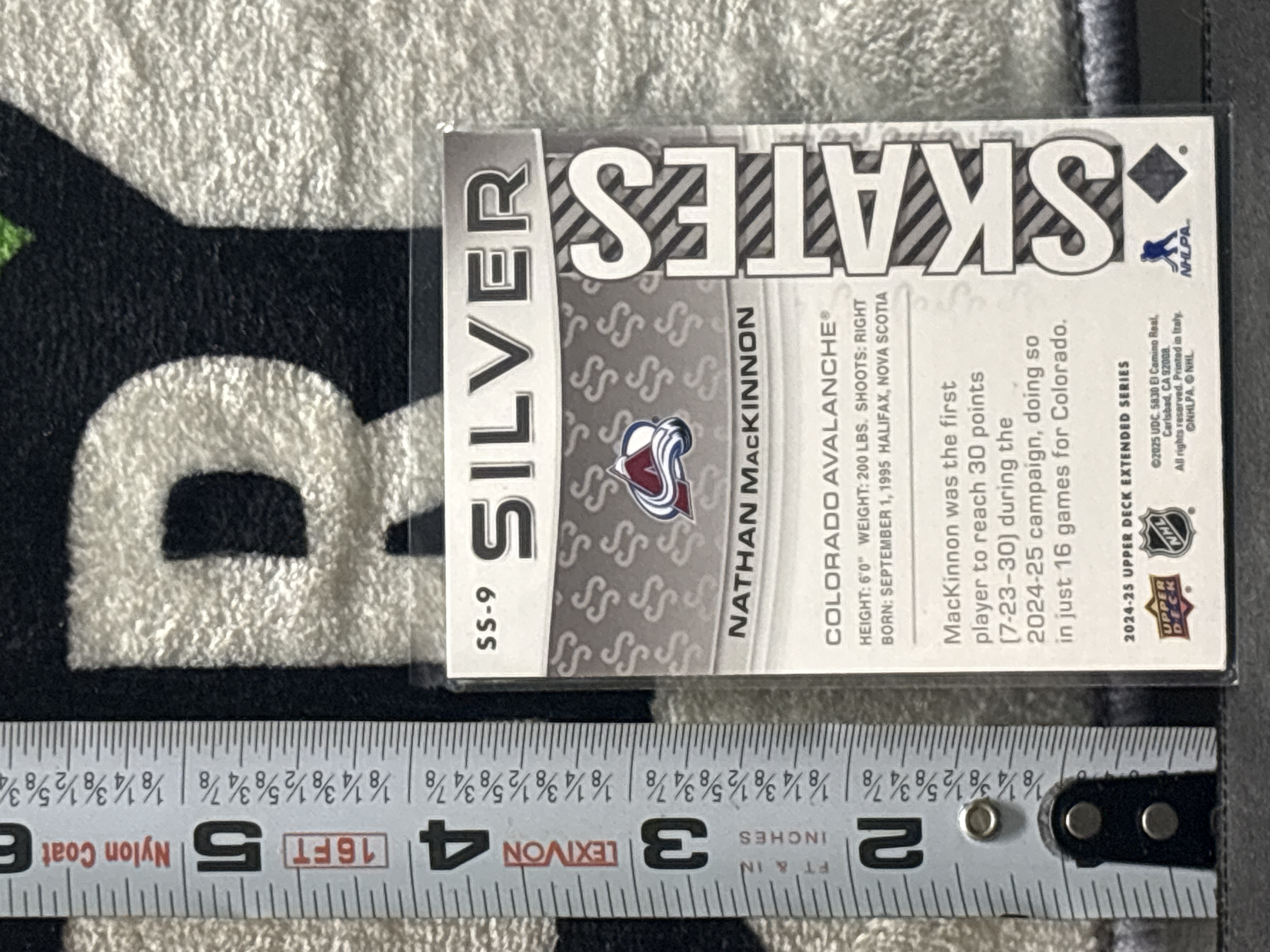 LOT 2026-942 — Carte de hockey Upper Deck Silver SS-9 mettant en vedette Nathan MacKinnon du… — photo 2