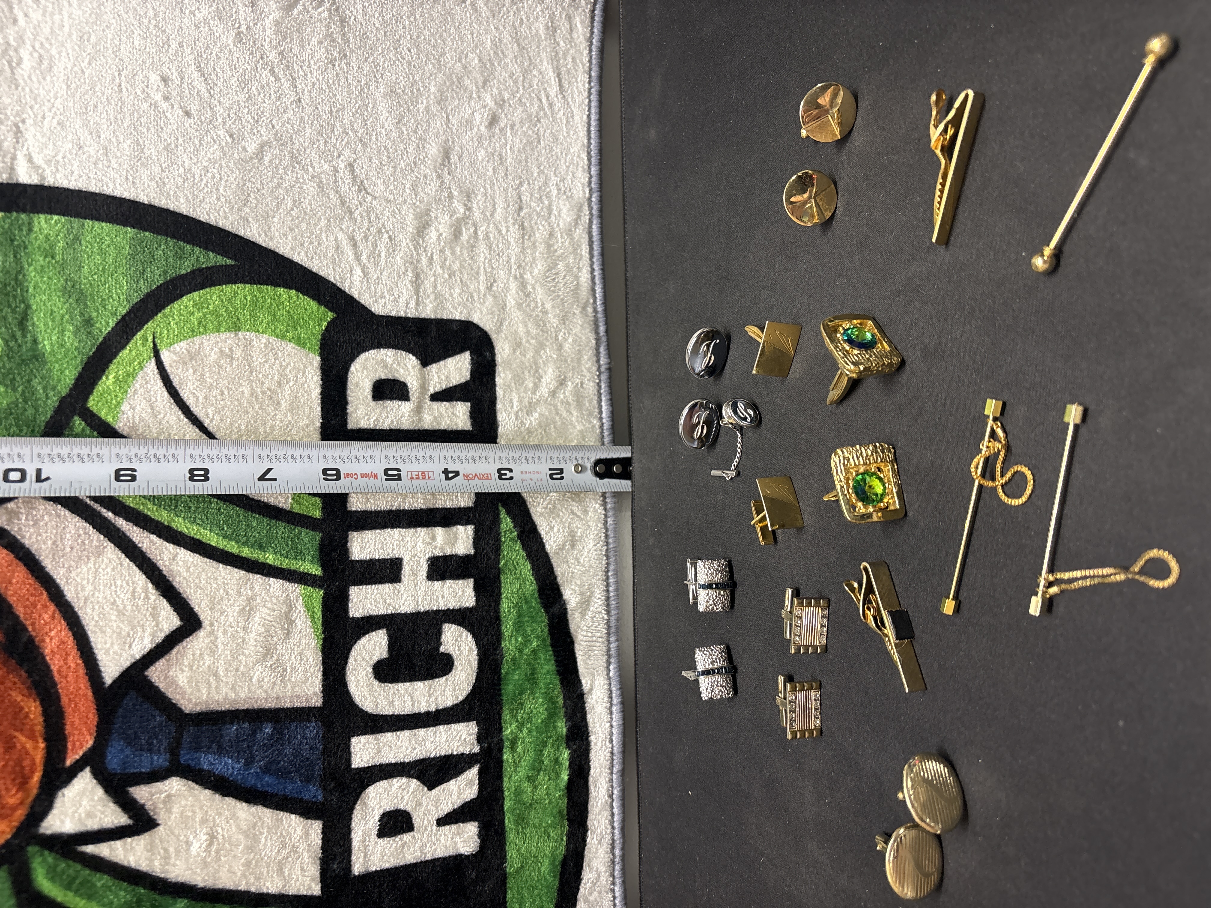 LOT 2026-944 — Ensemble varié d’accessoires masculins comprenant plusieurs paires de boutons… — photo 1