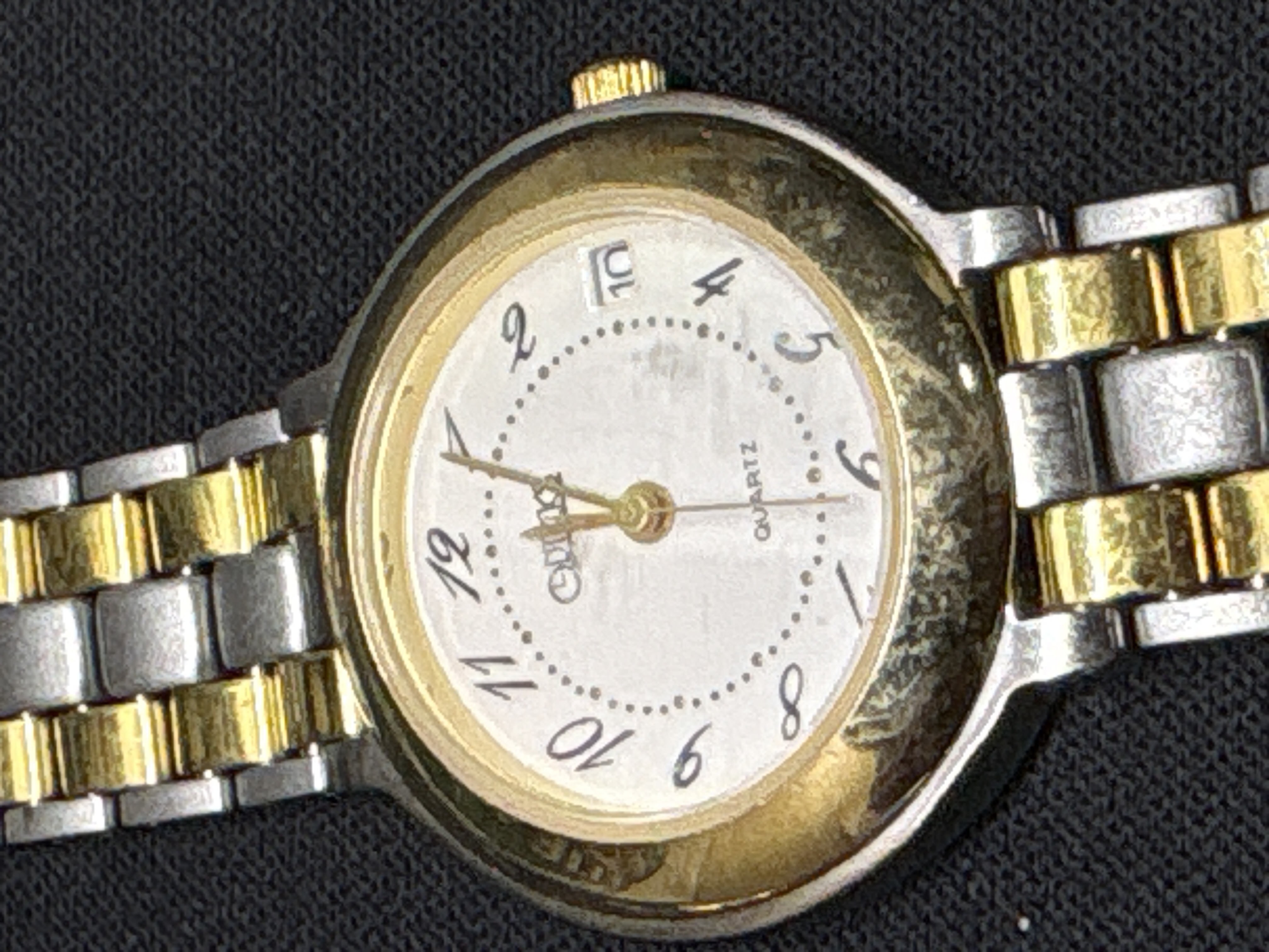LOT 2026-949 — Ensemble de deux montres-bracelets Gucci de style bicolore, avec bracelets… — photo 5
